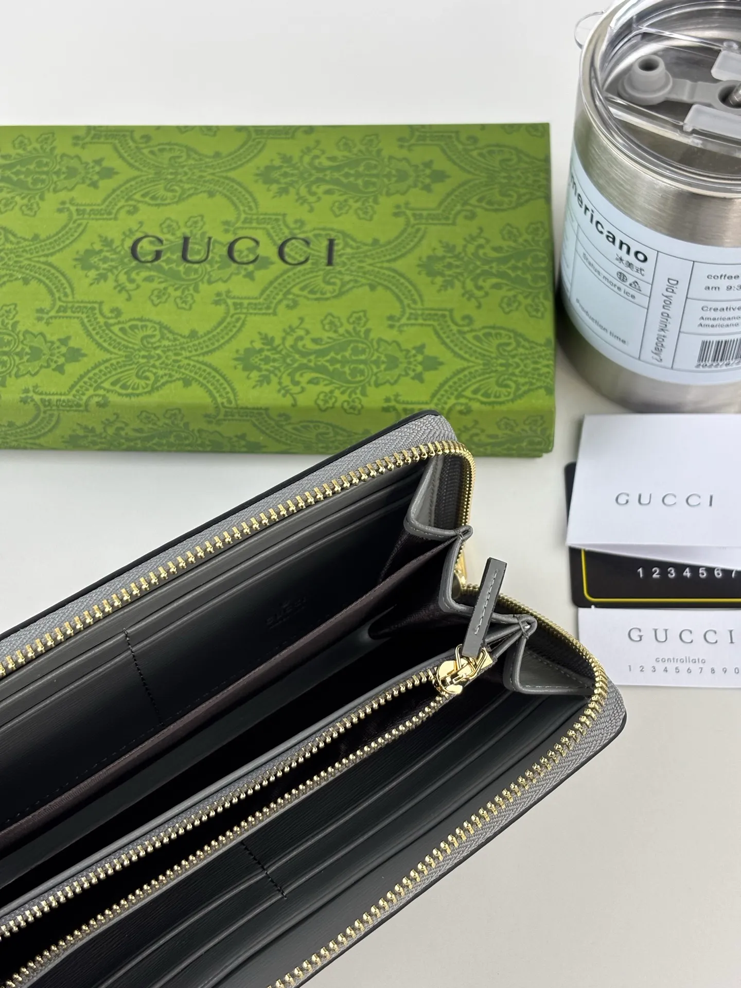 💰170 GUCCl Long zipper wallet with handwritten Gucci logo. Exploring self-expression with unlimited possibilities has become the spiritual connotation of brand design. Crafted from gray leather, this long clip is embellished with a gold-toned handwritten Gucci logo-shaped hardware, adding a touch of the brand's signature charm to the entire design. Gray leather, gold-tone hardware, taffeta lining, scripted Gucci logo detail. Interior: Six card compartments, two bill compartments, two separate internal compartments and a zippered coin pocket, this classic piece features a zipper closure Style number: 772642 Dimensions: 19cm x 10cm x 3.5cm Colour: Gray