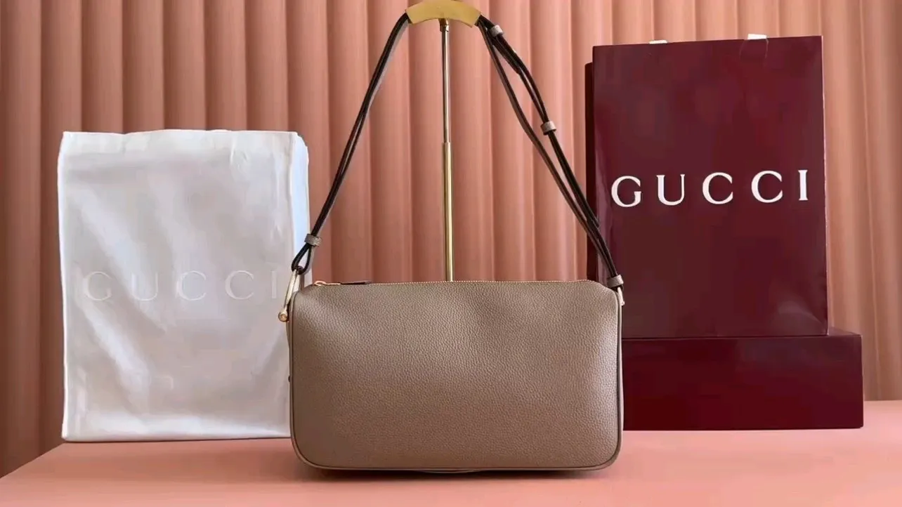 💋💋💋【Original configuration and full counter packaging】Renewed presentation of the Gucci Half Horsebit series. 860787