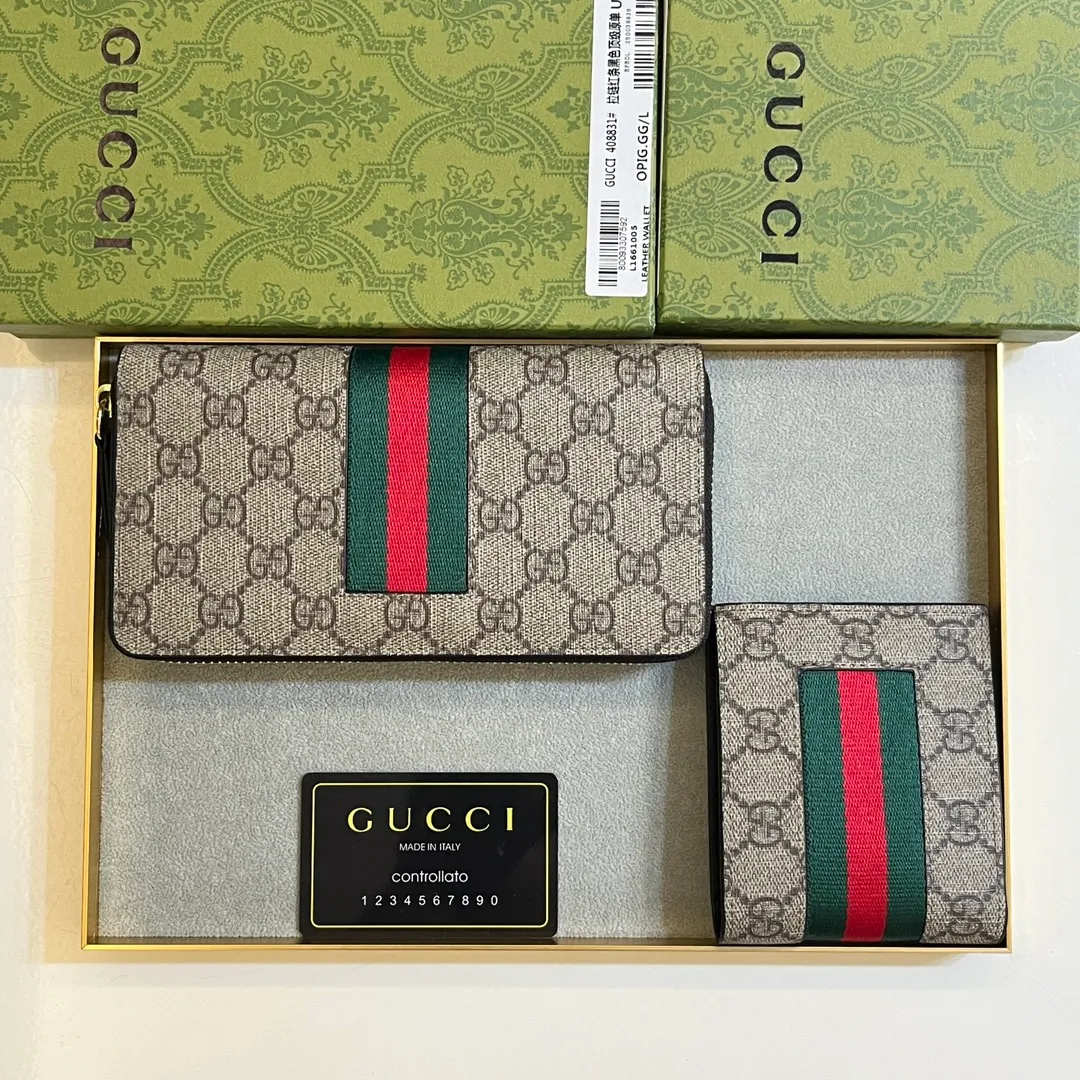 💰150 💎 Upgraded original version 🇮🇹 Gucci's two most recognizable logos - GG pattern and webbing are carefully matched. This full-zip wallet is crafted from GG Supreme canvas and features branded web stripes. Style number: 408831. Size: 19x10x2.5cm
