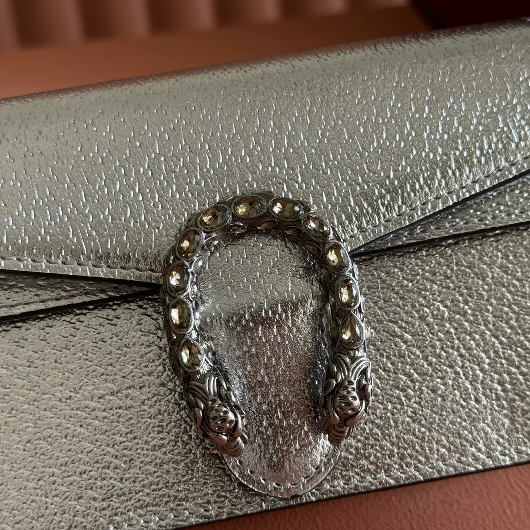 p600. 📣📣📣[Original leather with 🌈Full set of packaging at the counter]🔥🔥 Dionysus Supre Mini has been loved by thousands of girls since the Dionysus bag came out, and the Dionysus bag has also lived up to expectations, with various designs emerging in endlessly ~ Model: 476432 Size: 16.5*10*4.5cm.