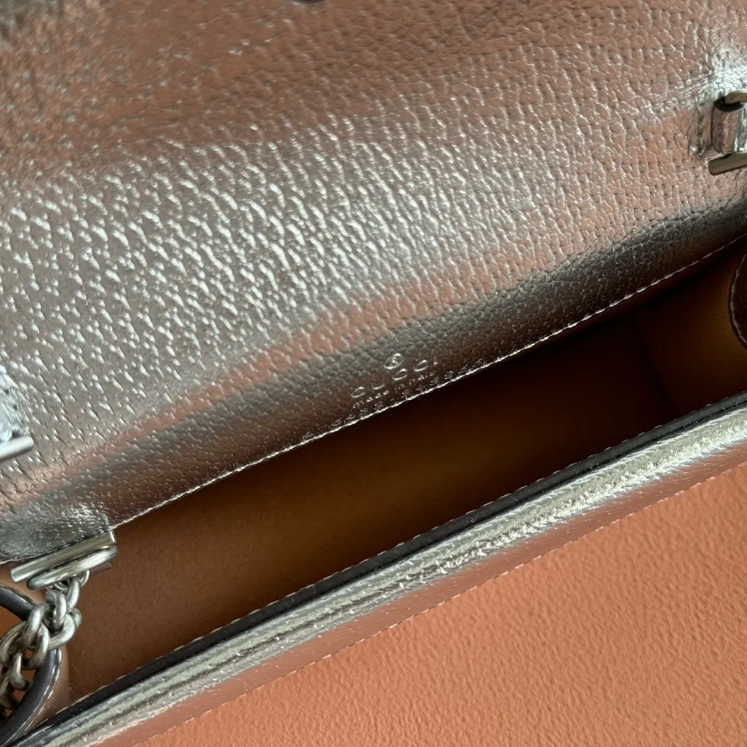 p600. 📣📣📣[Original leather with 🌈Full set of packaging at the counter]🔥🔥 Dionysus Supre Mini has been loved by thousands of girls since the Dionysus bag came out, and the Dionysus bag has also lived up to expectations, with various designs emerging in endlessly ~ Model: 476432 Size: 16.5*10*4.5cm.