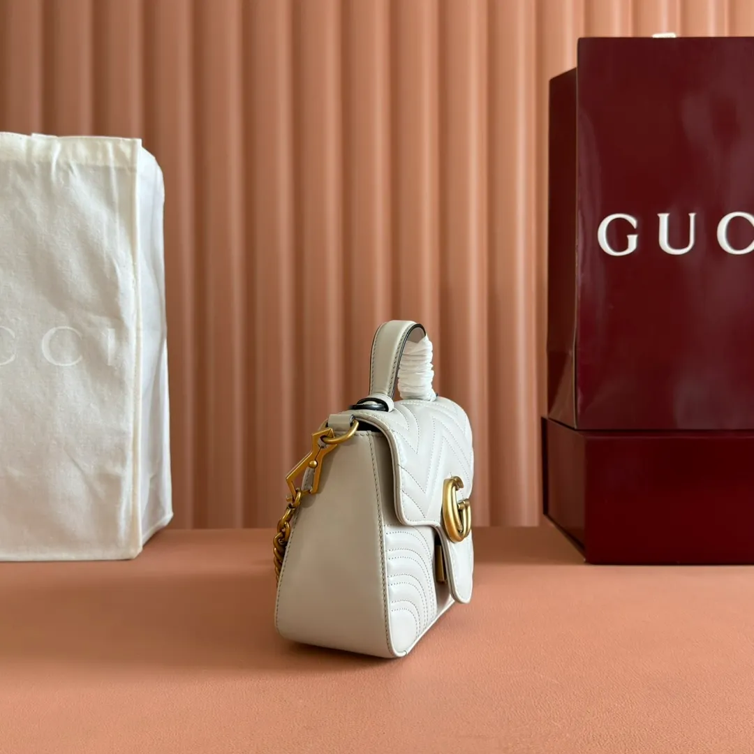 p1280. 📣📣📣【Original leather accessories🌈Full set of counter packaging】🔥🔥 ‼ ‼ "Marmont Italian Original Leather"‼ ‼ Have you picked up the addictive Gucci bags? The elegant and exquisite design of the GG Marmont series has captured the hearts of many girls! At the same time, it is also a must-have versatile item for global experts! Super awesome! Model: 547260. Size: 21*15.5*8. Color: light gray