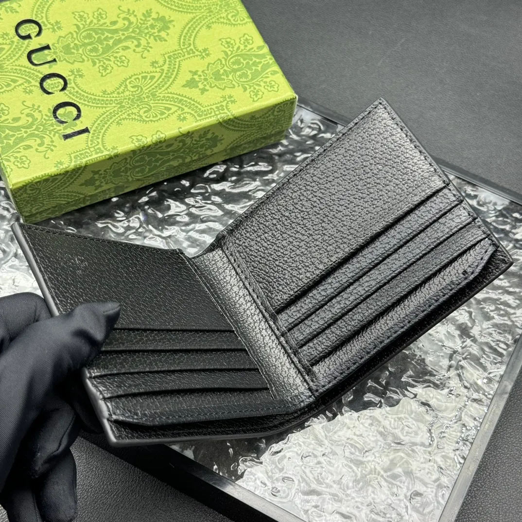💰120 💎Top original version 🇮🇹GG Marmont series leather bi-fold wallet, Gucci continues to update the color matching, adding more refined tones. In new colors and combinations, the brand uses a modern perspective to reinterpret the classic GG Marmont series. This bifold wallet is crafted from black leather with branded hardware in gold-tone. Black leather, gold-tone hardware, Double G, eight card slots, two bill compartments. Model: 523664. Dimensions: 11x9
