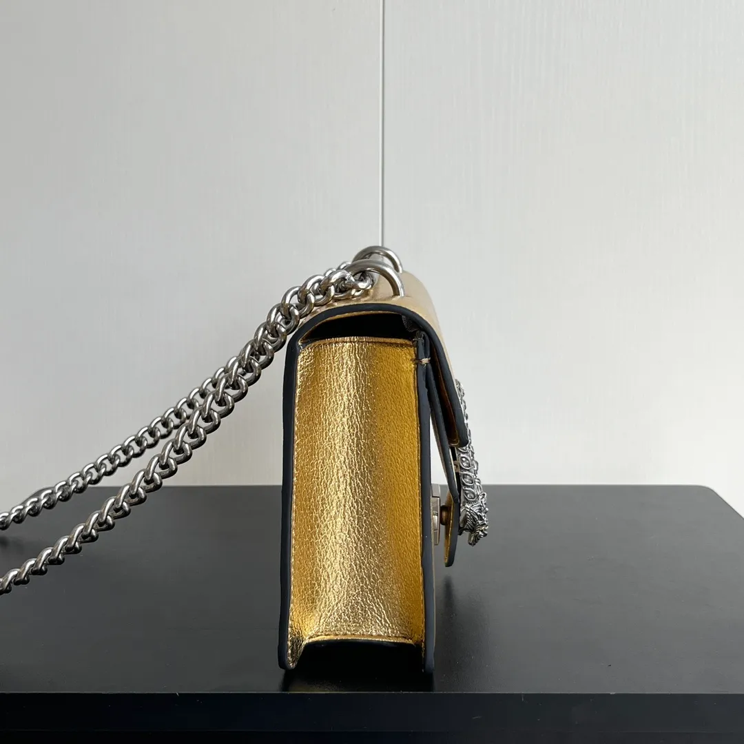 New upgraded version of real shot #💰320 Model: 499623 gold Size: 25x14x8cm 𝙂𝙪𝙘𝙘𝙞 𝘿𝙞𝙤𝙣𝙮𝙨𝙪𝙨Diamond Button Bacchus True Fragrance Series Warning, it’s amazing. It retains the perfect pedigree of the Bacchus bag, but opens the era of Bacchus innovation! The most valuable part of the entire bag is the tiger head diamond buckle, a palace-level treasure item. Not a market product. The weight is very light and the size is perfect. Highly recommended.