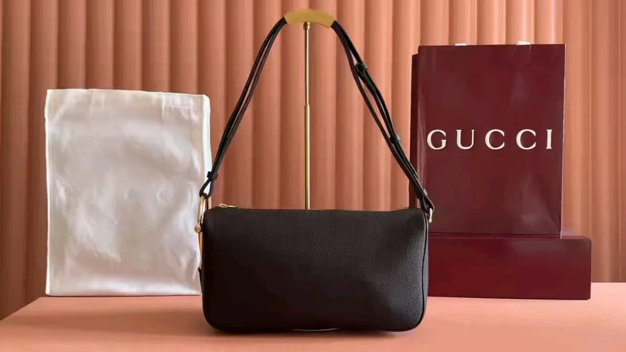 💋💋💋【New】Gucci Half Horsebit series small shoulder bag, pleated original leather is shipped, 🐍Model: 860787 Combination short video