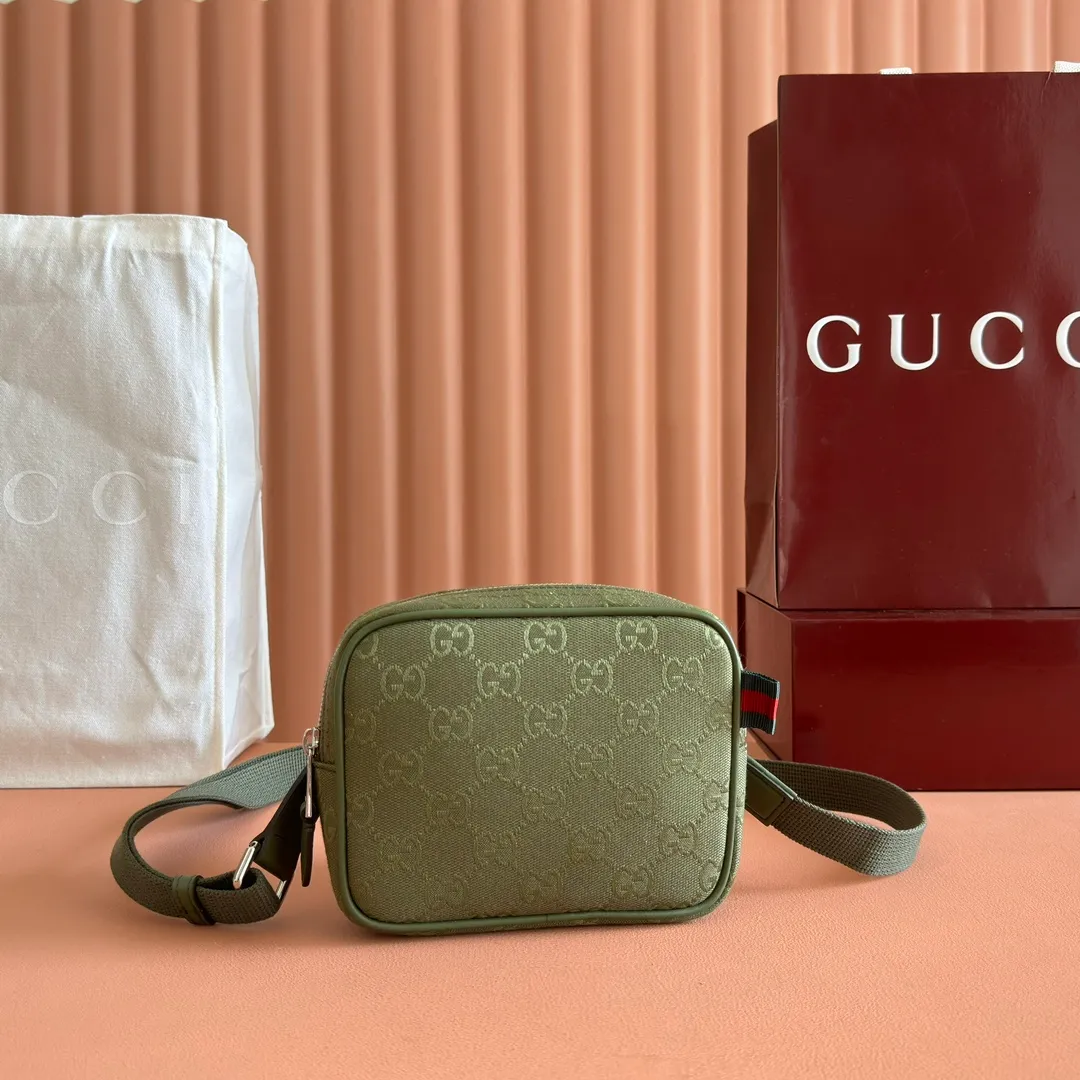 p820💋💋💋【Full set of counter packaging】GG canvas pays homage to the brand's instantly recognizable GG monogram pattern, which is derived from the initials of the brand's founder, Mr. Guccio Gucci. This everyday tote is embellished with red and green web details and features a dark brown leather shoulder strap, making it an ideal accessory. Beige and dark brown GG canvas Dark brown leather piping Red and green web details Nylon lining Model: 834268 Dimensions: 17.5cm (W) x 14cm (H) x 5cm (D) Weight: approx. 0.3kg Colour: Green/original leather Made in Italy