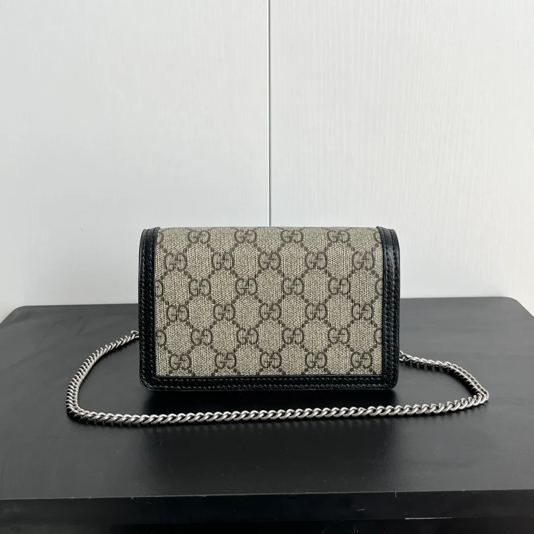 Actual shot #💰260 with box Model: 476432 Vinyl Size: 16.5x10x4.5cm 𝙂𝙪𝙘𝙘𝙞 𝘿𝙞𝙤𝙣𝙮𝙨𝙪𝙨 𝙈𝙞𝙣𝙞 16.5 Xiaogujia’s entry-level small bag is recommended. It’s not worth mentioning. It’s a classic model that can be said to be the symbol of Xiaogujia. The classic mini Dionysian buckle is paired with calfskin. This bag has a very high appearance rate. It is simply a tool for daily wear and is very popular on the street❗️