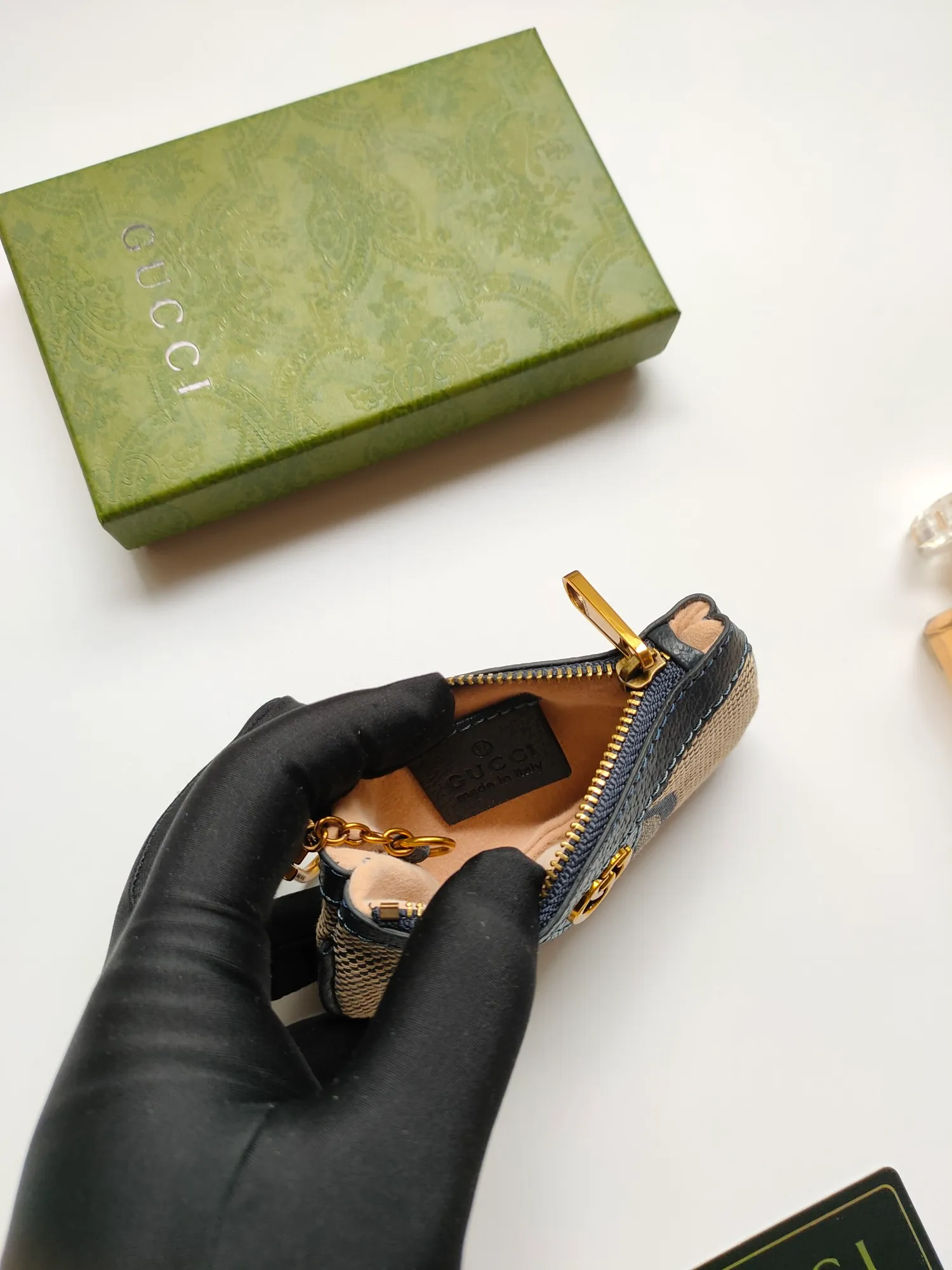 💰130💰New small coin purse~The lipstick bag is made of Gucci's new large-character fabric, with exquisite original factory bronze double G hardware and flexible and unique hook buckles. It is small and exquisite, but has great effect. Model: 671722, size: 12.5x7x1.5cm