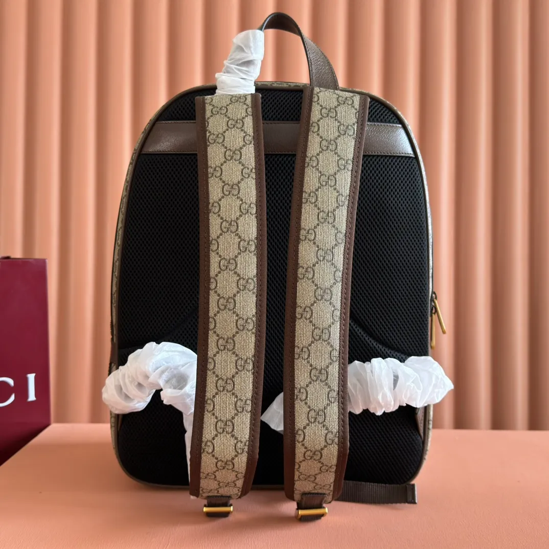 p1120. 📣📣📣【Original leather with 🌈counter gift bag】Ophidia family G family's popular backpack has always been an indispensable part of the Gucci world. It is presented in a variety of shapes and different sizes to choose from. Part of the growing Ophidia collection, crafted in GG Supreme canvas with textured leather trim. The inlaid red and green webbing details and the design of double G accessories contain the long history of the brand. These classic elements have been integrated into the Gucci series since the 1950s! Style number: 547967 Size: 32×40.5×14.5cm