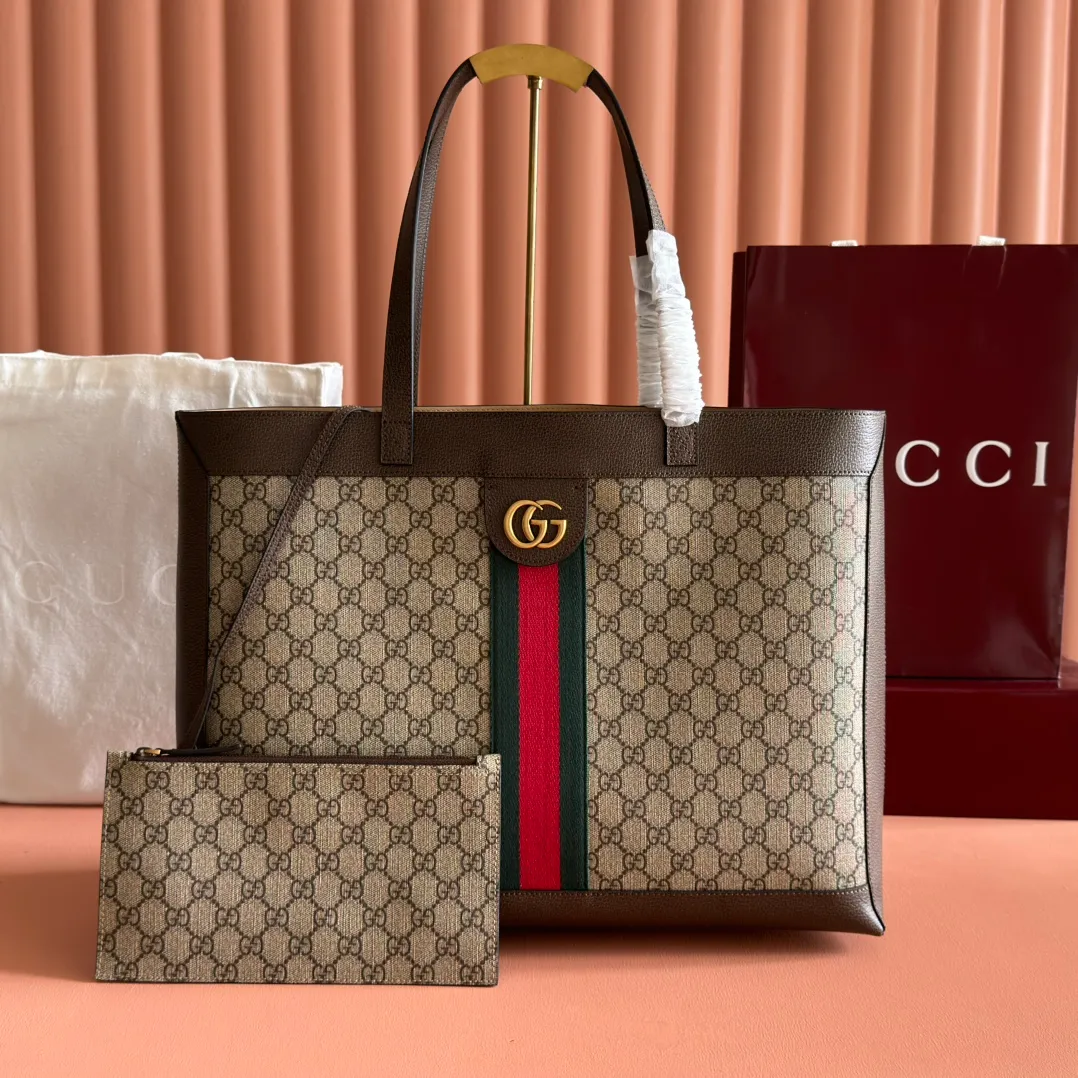 p1120. 💋💋💋G Home👉New style. The market's top exclusive goods control, special/counter quality 💯Using imported cowhide, original hardware! Exquisite workmanship. 💯Exclusive physical photos📷👉The quality can be seen in the picture👄👄😘😘. Style number: 547947. Dimensions: width 44*height 33*side width 15. Color: brown/brown pvc.