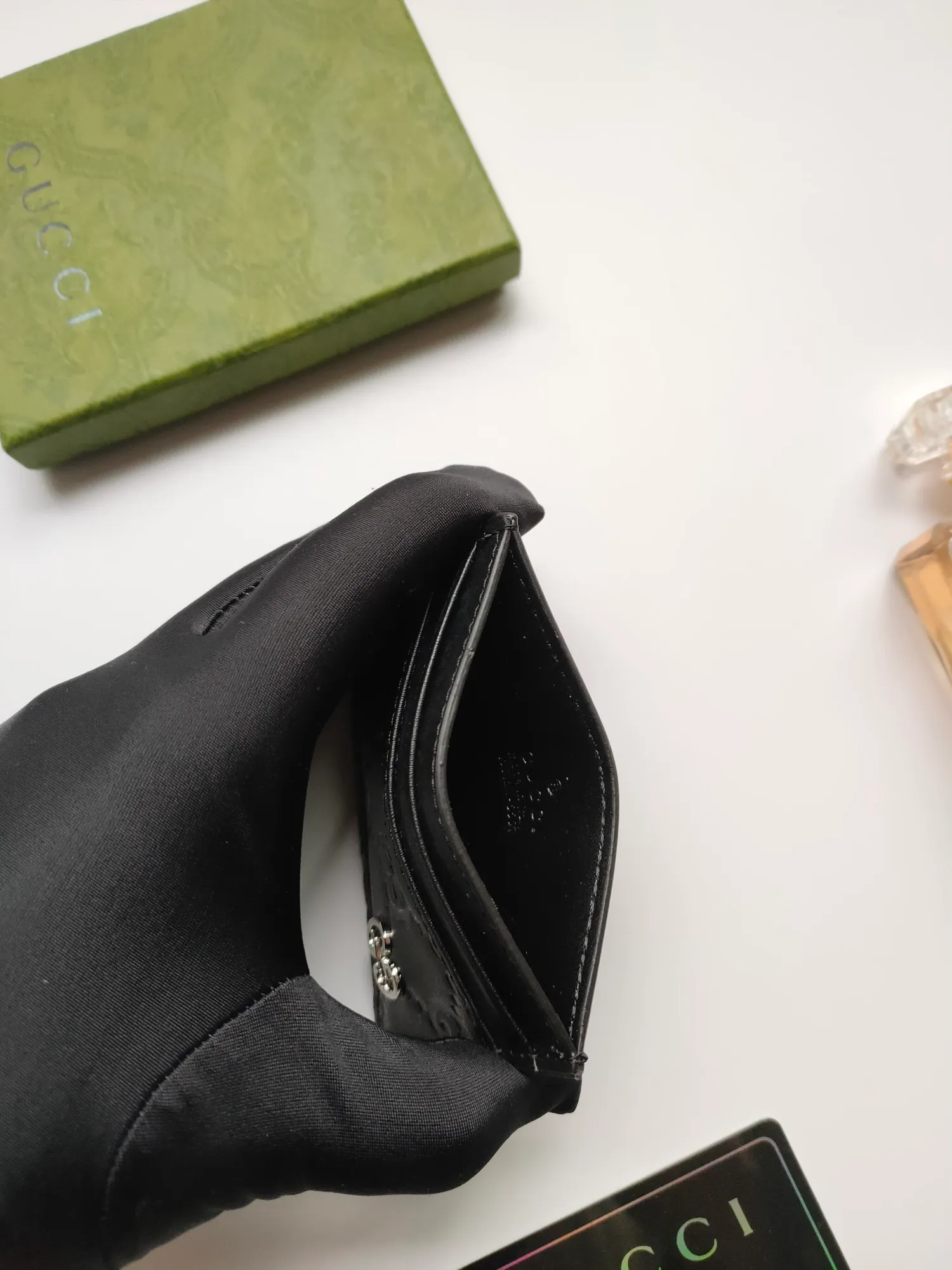 ¥90💪GUCCI new model, counter quality, original single leather, 👍real pickup bag, real thing. Style number: 233166 Full leather. The new 🔥 small card holder 😘 is made of Gucci Signature material, hot-pressed and exquisitely printed 💯 and is crafted with top overseas hardware! Size:W10xH7cm.