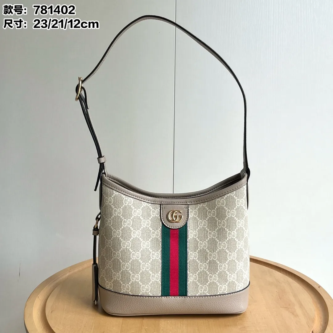 Actual shot #💰280 Model 781402 Size 23/21/12cm Gucci Ophidia hobo underarm bag Today’s aura is given by hobo! ! ! This bag really blends into daily life, casual and fashionable. The bag has a large capacity but is light and compact, which can be very suitable for daily outings. The shoulder straps are longer than ordinary armpit bags and can be adjusted. I fell in love at first sight and can be used fashionably at the same time!