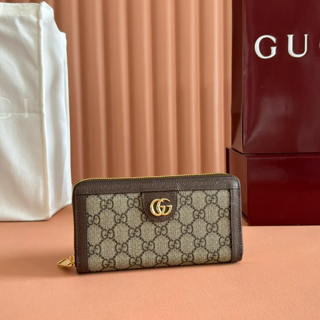 p480. 📣📣📣【Original leather accessories🌈(Cdfmall Sanya Duty Free Store Handbag)🔥🔥 The Ophidia series wallet combines the iconic double G details with the gray and black GG Supreme canvas, paying tribute to the origin of the Gucci brand through timeless matching techniques. This accessory echoes the endless retro sentiment of the Ophidia series items. Model: 706844 Size: 19*10.5*2.5 Color: brown leather/PVC.
