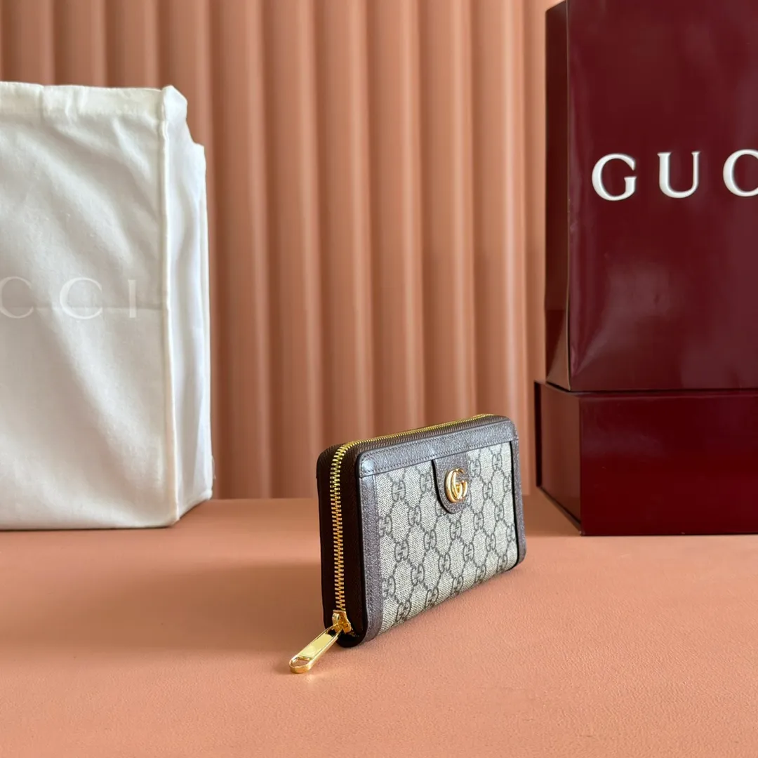 p480. 📣📣📣【Original leather accessories🌈(Cdfmall Sanya Duty Free Store Handbag)🔥🔥 The Ophidia series wallet combines the iconic double G details with the gray and black GG Supreme canvas, paying tribute to the origin of the Gucci brand through timeless matching techniques. This accessory echoes the endless retro sentiment of the Ophidia series items. Model: 706844 Size: 19*10.5*2.5 Color: brown leather/PVC.