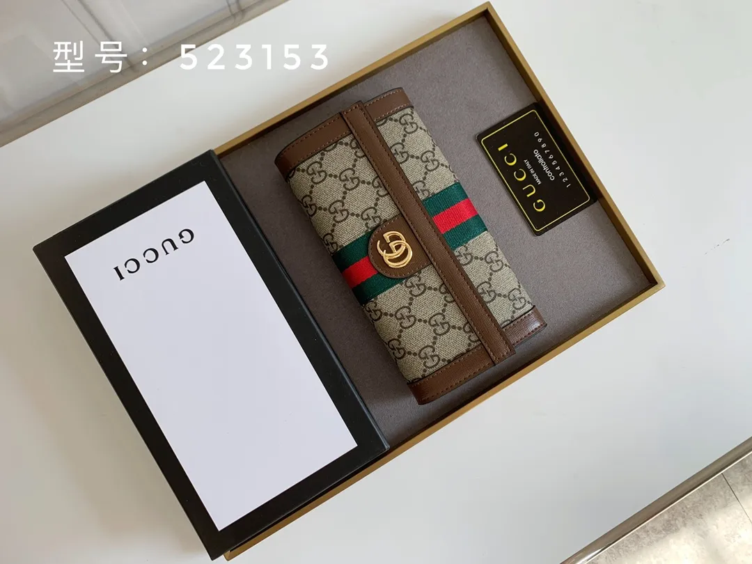 💰170 Top Original 💎 🇮🇹Gucci🅿GUCCl classic reproduction [Rose] [Rose] The GG logo started to be used in the 1970s, which evolved from the early Gucci diamond diamond pattern that began in the 1930s. This zipper bag combines the iconic pattern with striped webbing, a classic combination that reflects the roots of the Gucci brand. Photos of the actual product, fine workmanship. Style number: 523153. Size: 19x10x3.