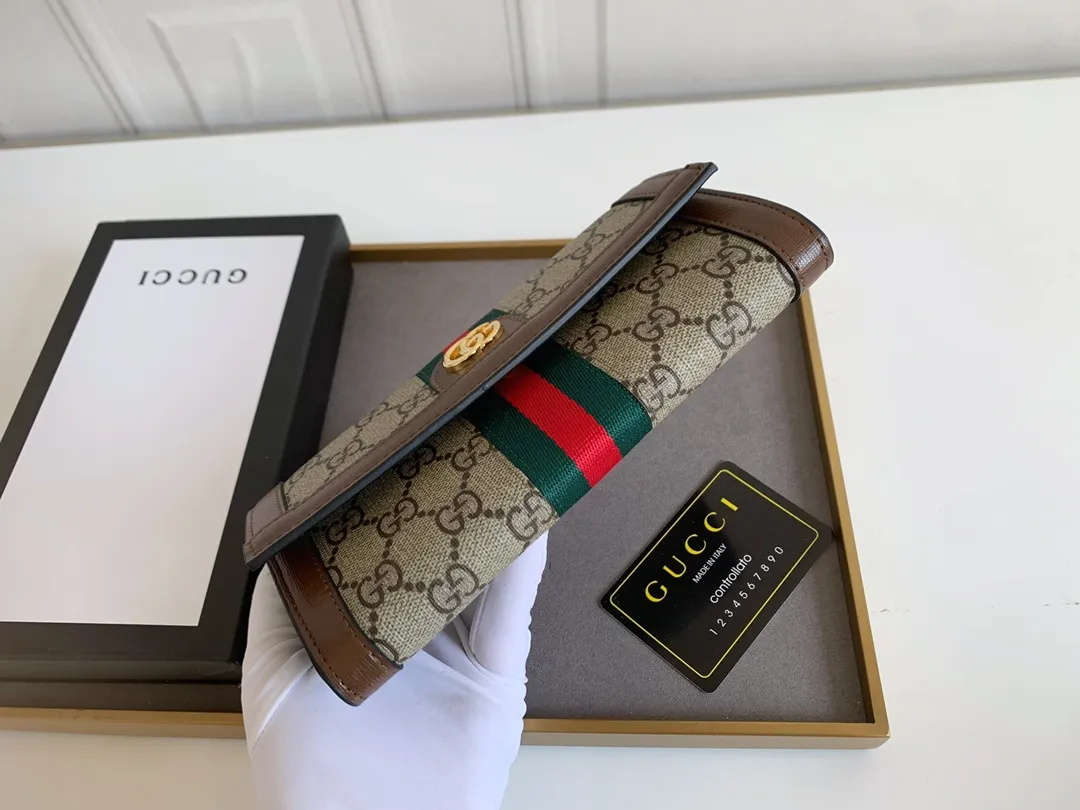 💰170 Top Original 💎 🇮🇹Gucci🅿GUCCl classic reproduction [Rose] [Rose] The GG logo started to be used in the 1970s, which evolved from the early Gucci diamond diamond pattern that began in the 1930s. This zipper bag combines the iconic pattern with striped webbing, a classic combination that reflects the roots of the Gucci brand. Photos of the actual product, fine workmanship. Style number: 523153. Size: 19x10x3.