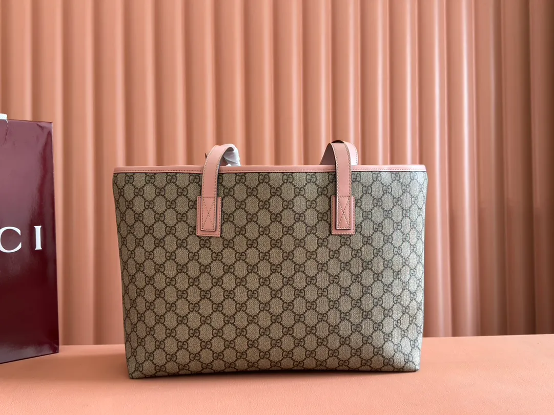 p600. 📣📣📣【gucci】‼ ️G Home👉New style. The market's top exclusive goods control, special/counter quality 💯Using imported cowhide, original hardware! Exquisite workmanship. 💯Exclusive physical photos📷👉The quality can be seen in the picture👄👄😘😘. Style number: 211137. Dimensions: width 38*height 28*side width 11. Color: pink