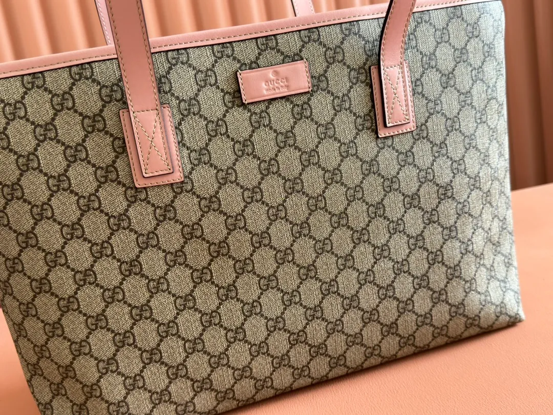 p600. 📣📣📣【gucci】‼ ️G Home👉New style. The market's top exclusive goods control, special/counter quality 💯Using imported cowhide, original hardware! Exquisite workmanship. 💯Exclusive physical photos📷👉The quality can be seen in the picture👄👄😘😘. Style number: 211137. Dimensions: width 38*height 28*side width 11. Color: pink
