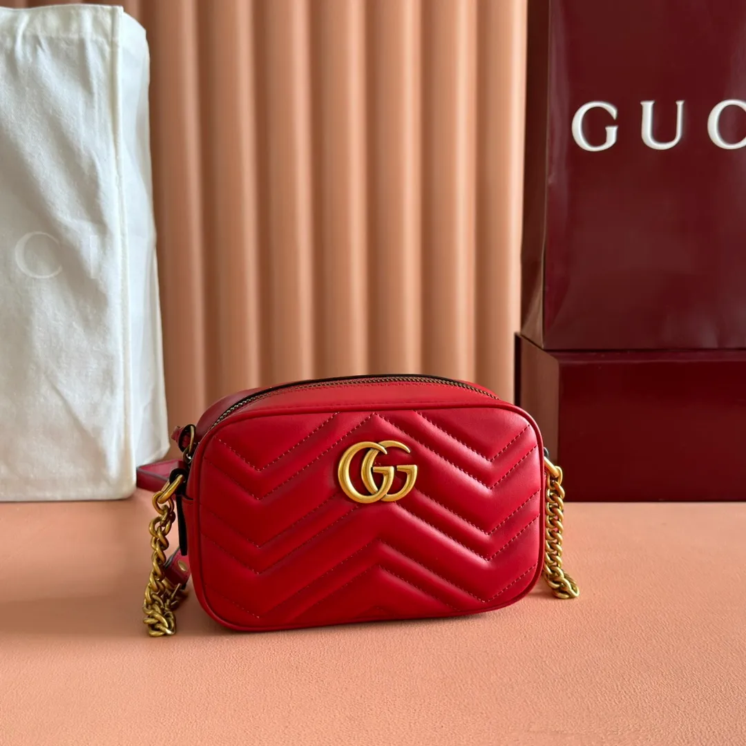 p960. 💋💋💋【Full set of packaging at the counter】🔥🔥"Marmont Italian original leather"‼ ‼ Have you picked up the addictive Gucci bags? The elegant and exquisite design of the GG Marmont series has captured the hearts of many girls! At the same time, it is also a must-have versatile item for global experts! Super awesome! Model: 448065. Size: 18*12*6.