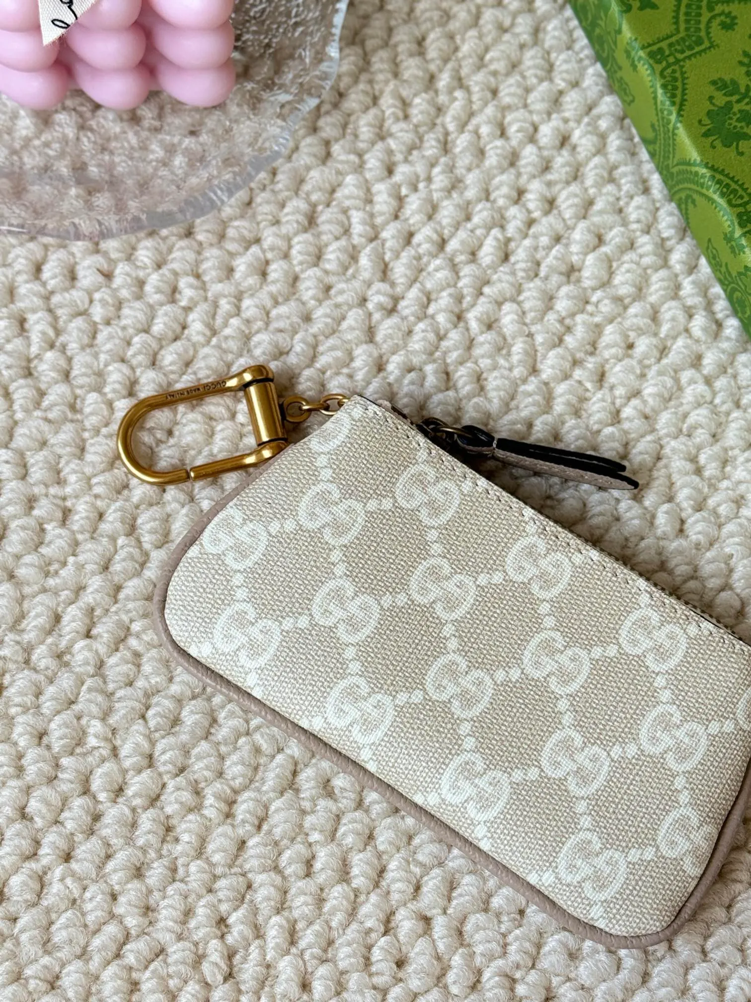 💰140 gucci new small coin purse ~ lipstick bag! Cowhide + PVC with exquisite original factory hardware! Flexible and unique hook buckle, small and exquisite, with great effect. Model: 671722, size: 12x7.5x1.5cm.