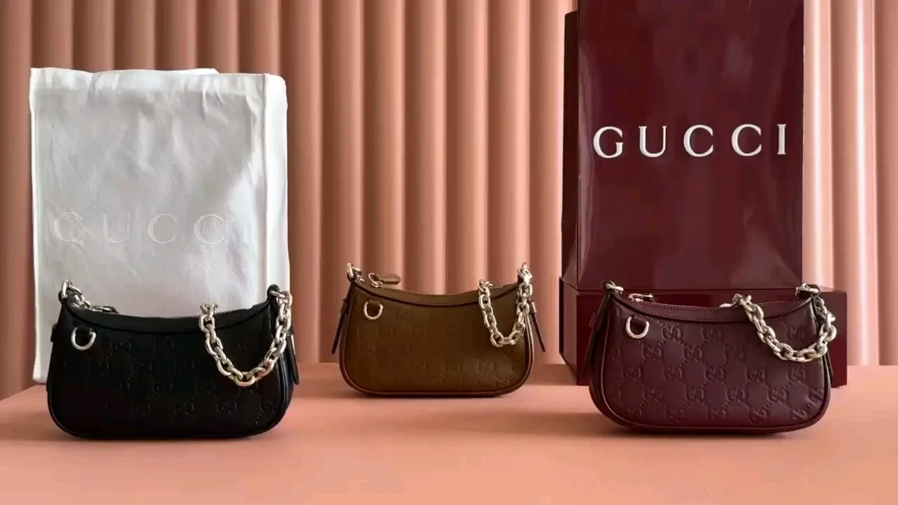 💋💋💋【New】GG Emblem series mini shoulder bag, black, ancora red/embossed original leather, shipped, 🐍Model: 847091, short combination video