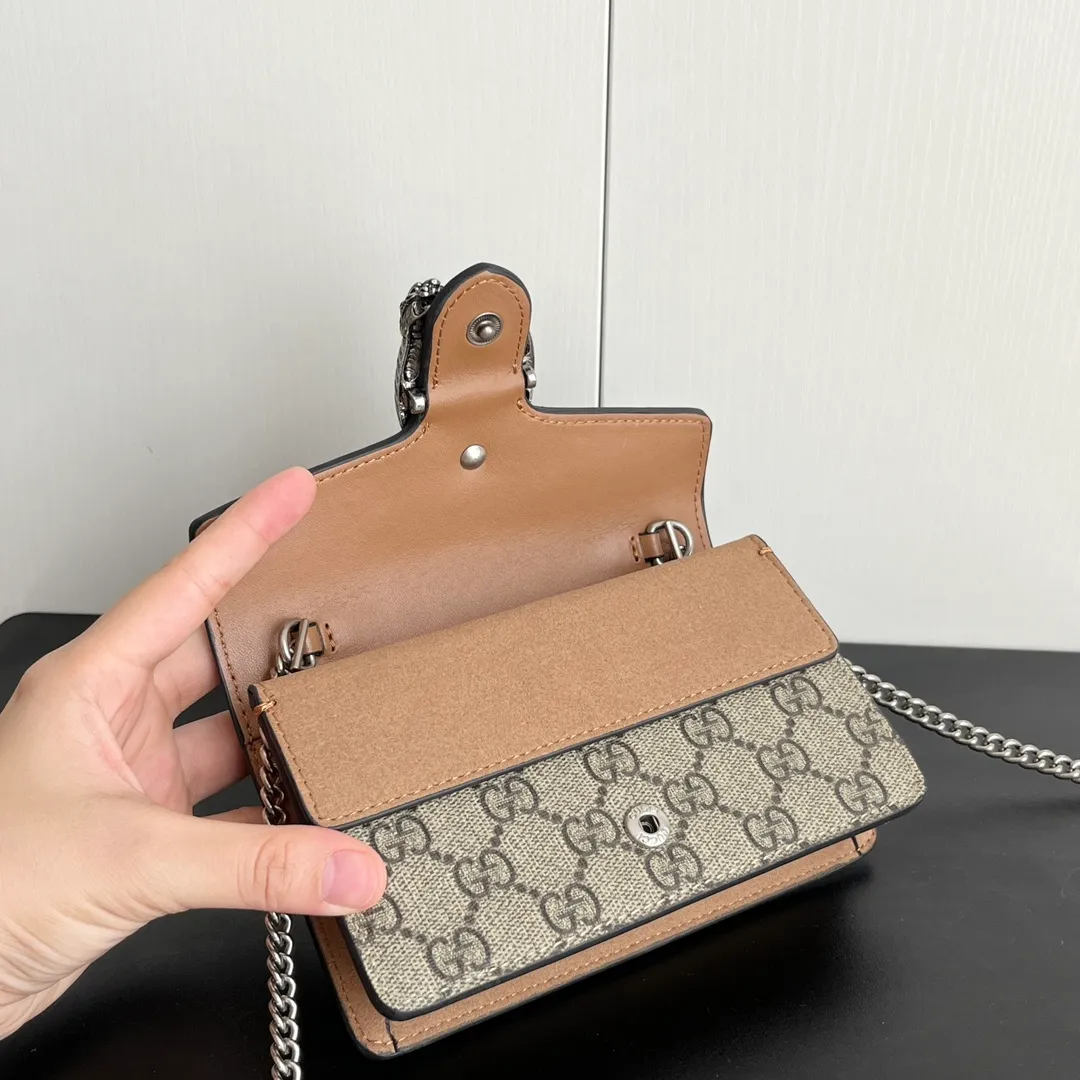Actual shot #💰260 with box Model: 476432 Apricot Size: 16.5x10x4.5cm 𝙂𝙪𝙘𝙘𝙞 𝘿𝙞𝙤𝙣𝙮𝙨𝙪𝙨 𝙈𝙞𝙣𝙞 16.5 Xiaogujia’s entry-level small bag is recommended. It’s not worth mentioning. It’s a classic model that can be said to be the symbol of Xiaogujia. The classic mini Dionysian buckle is paired with calfskin. This bag has a very high appearance rate. It is simply a tool for daily wear and is very popular on the street❗️
