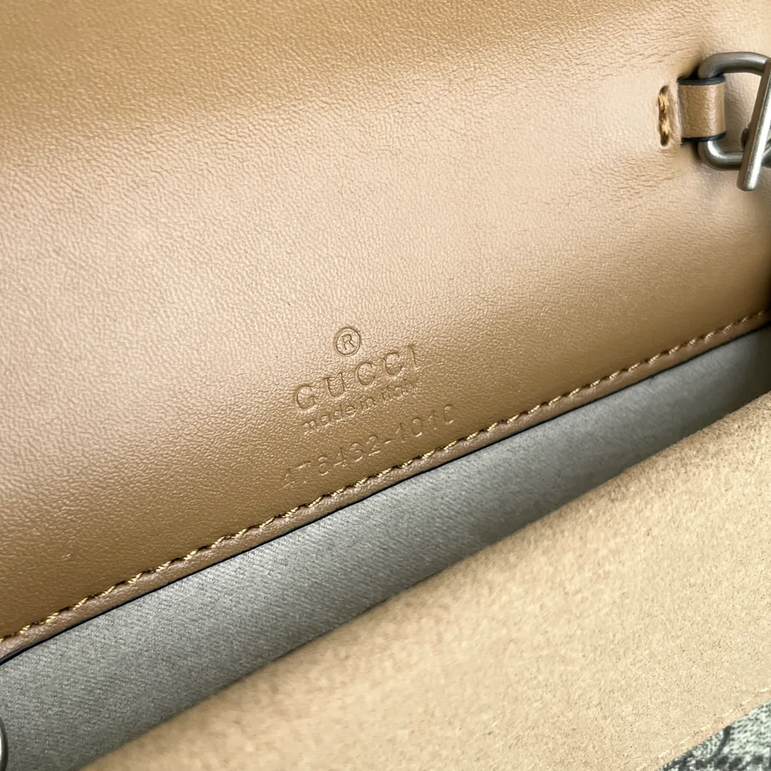 Actual shot #💰260 with box Model: 476432 Apricot Size: 16.5x10x4.5cm 𝙂𝙪𝙘𝙘𝙞 𝘿𝙞𝙤𝙣𝙮𝙨𝙪𝙨 𝙈𝙞𝙣𝙞 16.5 Xiaogujia’s entry-level small bag is recommended. It’s not worth mentioning. It’s a classic model that can be said to be the symbol of Xiaogujia. The classic mini Dionysian buckle is paired with calfskin. This bag has a very high appearance rate. It is simply a tool for daily wear and is very popular on the street❗️