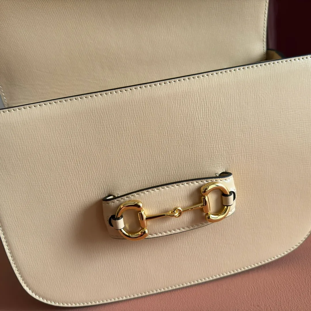 p1440📣📣📣【Original leather configuration complete package】🌈🔥Gucc” 1955 Horsebit Bag! Classic horsebit buckle + Monogram + brown hook design. It can be carried in three ways: cross-body, short shoulder strap, long shoulder strap, all very beautiful! This season's hot style is going to be popular again! Model number: 602204, size: 25x18x8cm!