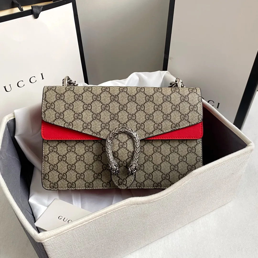 Upgraded version of real shot #💰320 Model: 400249 Size: 28x18x9cm 𝙂𝙪𝙘𝙘𝙞 𝘿𝙞𝙤𝙣𝙮𝙨𝙪𝙨 Bacchus 280,000 evergreen model is so popular. Dionysus can be said to be Xiaogu's turnaround. It has been around for several years, but its status is still standing. The biggest advantage is that it is wear-resistant. It is really super durable. You can throw it away and use it casually. It is made of presbyopic material that is durable and relatively thick, so it is not as tender as lambskin or calfskin. Presbyopia is the symbol of Xiaogu. It can be matched with any clothes. It will never go wrong and there is no need to question its capacity.