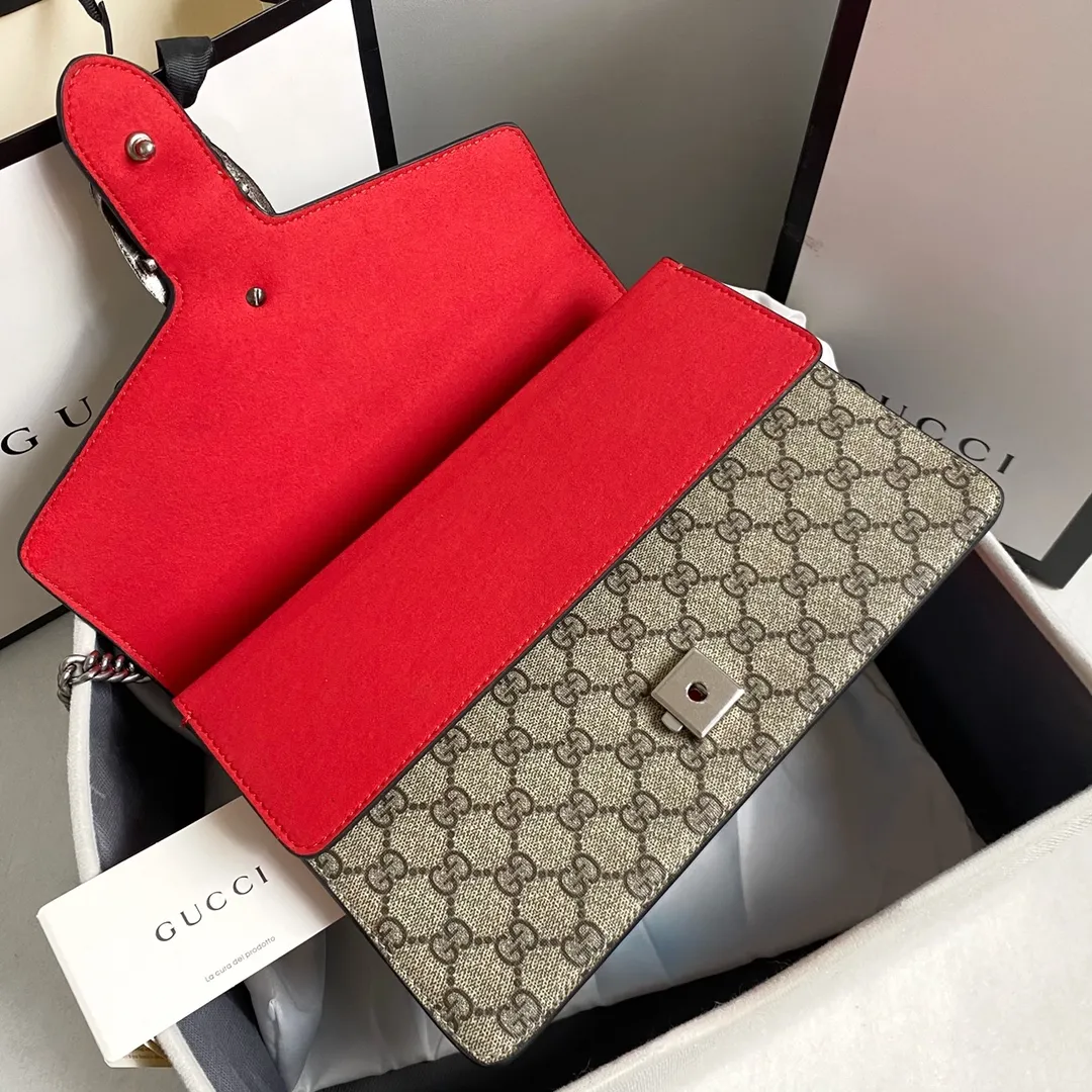 Upgraded version of real shot #💰320 Model: 400249 Size: 28x18x9cm 𝙂𝙪𝙘𝙘𝙞 𝘿𝙞𝙤𝙣𝙮𝙨𝙪𝙨 Bacchus 280,000 evergreen model is so popular. Dionysus can be said to be Xiaogu's turnaround. It has been around for several years, but its status is still standing. The biggest advantage is that it is wear-resistant. It is really super durable. You can throw it away and use it casually. It is made of presbyopic material that is durable and relatively thick, so it is not as tender as lambskin or calfskin. Presbyopia is the symbol of Xiaogu. It can be matched with any clothes. It will never go wrong and there is no need to question its capacity.