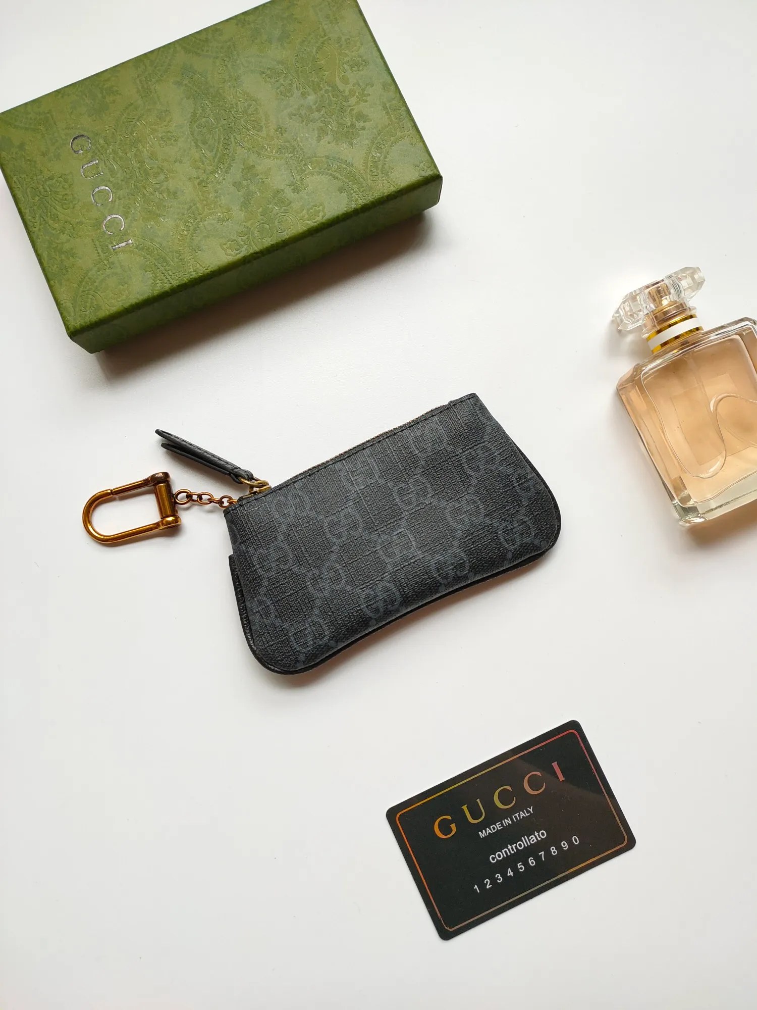 💰130💰 Brand new small coin purse~The lipstick bag is made of Gucci special canvas PVC, with exquisite original factory bronze double G hardware and flexible and unique hook buckles. It is small and exquisite, but has great effect. Model: 671722, size: 12.5x7x1.5cm