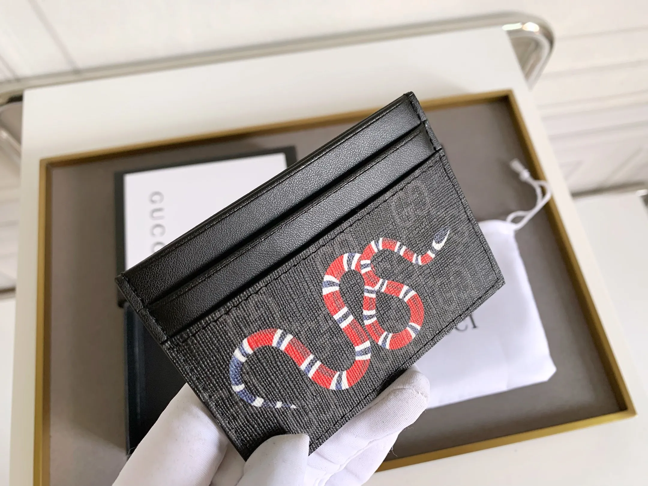 💰90 💎(Snake pattern) Top original quality, GUCCI classic popular printed card holder, exclusive background, real shot. The card holder is made of GG Supreme high-grade man-made canvas with exquisite patterns💯! Style number: 451277 Size: 10x7.5cm