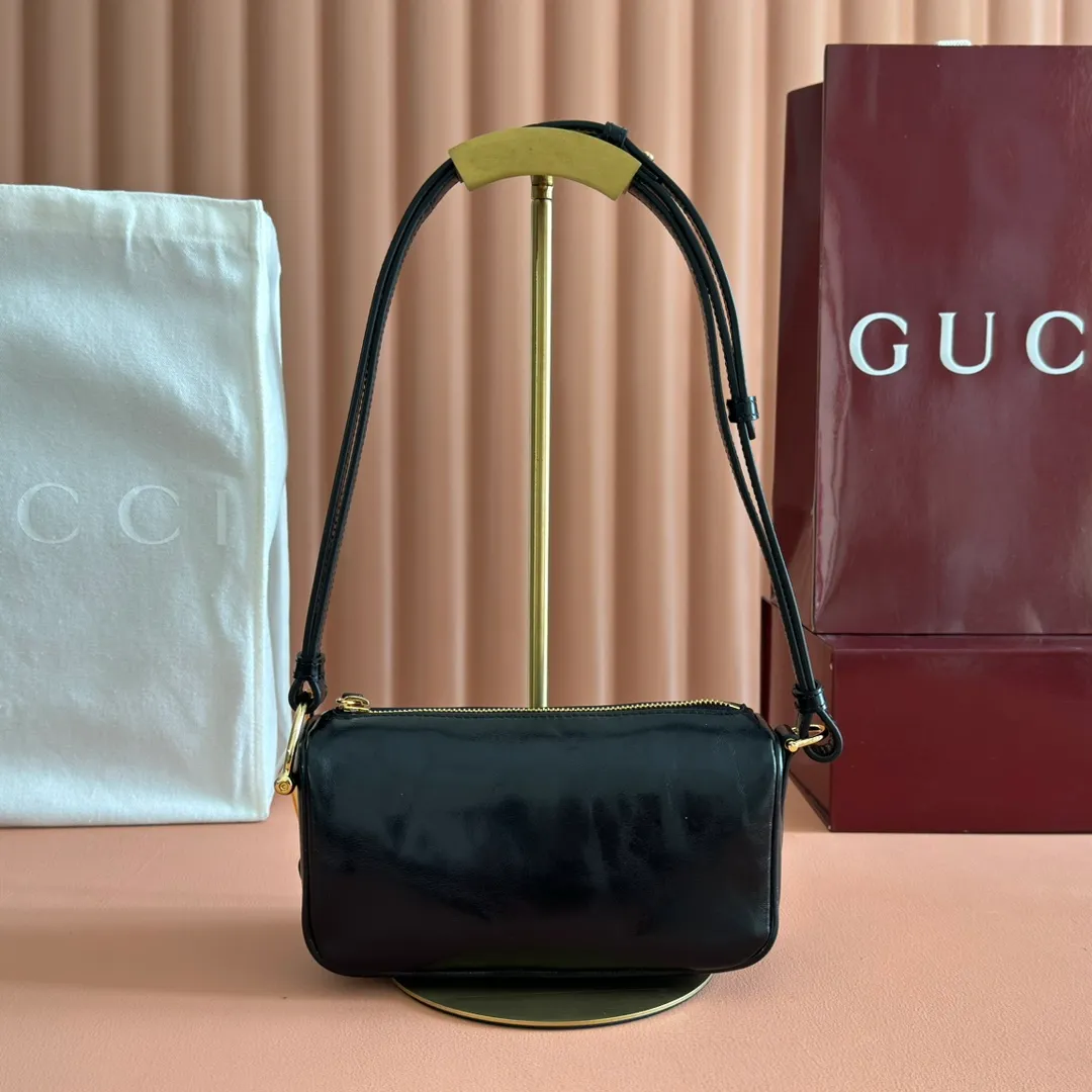 💋💋💋【New】Gucci Half Horsebit series small shoulder bag, pleated original leather is shipped, 🐍Model: 860784. Combination short video
