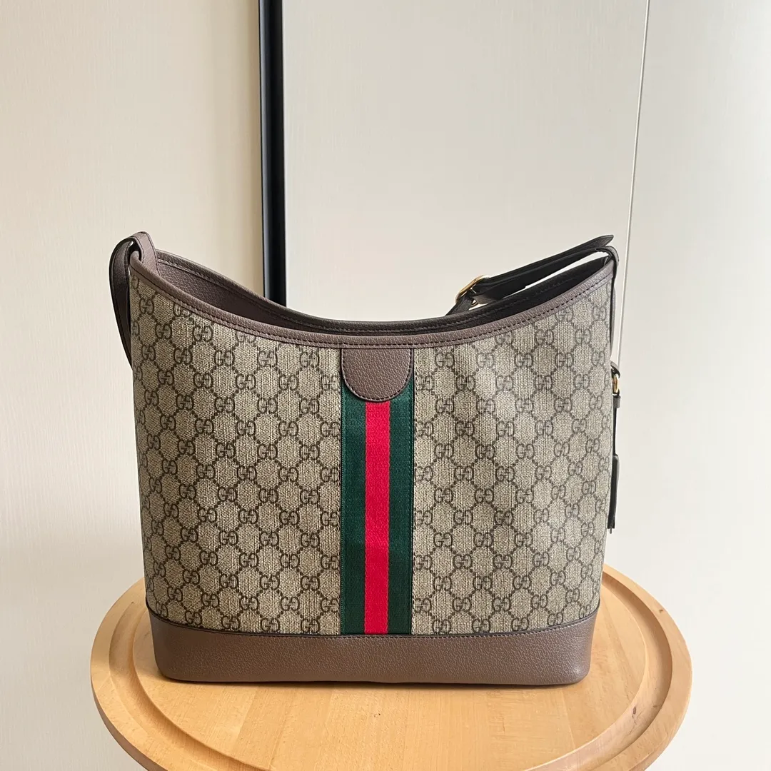 Actual shot #💰300 Model 781392 Large Size 34/32/17cm Gucci Ophidia hobo underarm bag Today’s aura is given by hobo! ! ! This bag really blends into daily life, casual and fashionable. The bag has a large capacity but is light and compact, which can be very suitable for daily outings. The shoulder straps are longer than ordinary armpit bags and can be adjusted. I fell in love at first sight and can be used fashionably at the same time!