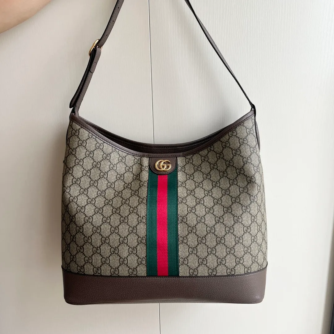 Actual shot #💰300 Model 781392 Large Size 34/32/17cm Gucci Ophidia hobo underarm bag Today’s aura is given by hobo! ! ! This bag really blends into daily life, casual and fashionable. The bag has a large capacity but is light and compact, which can be very suitable for daily outings. The shoulder straps are longer than ordinary armpit bags and can be adjusted. I fell in love at first sight and can be used fashionably at the same time!