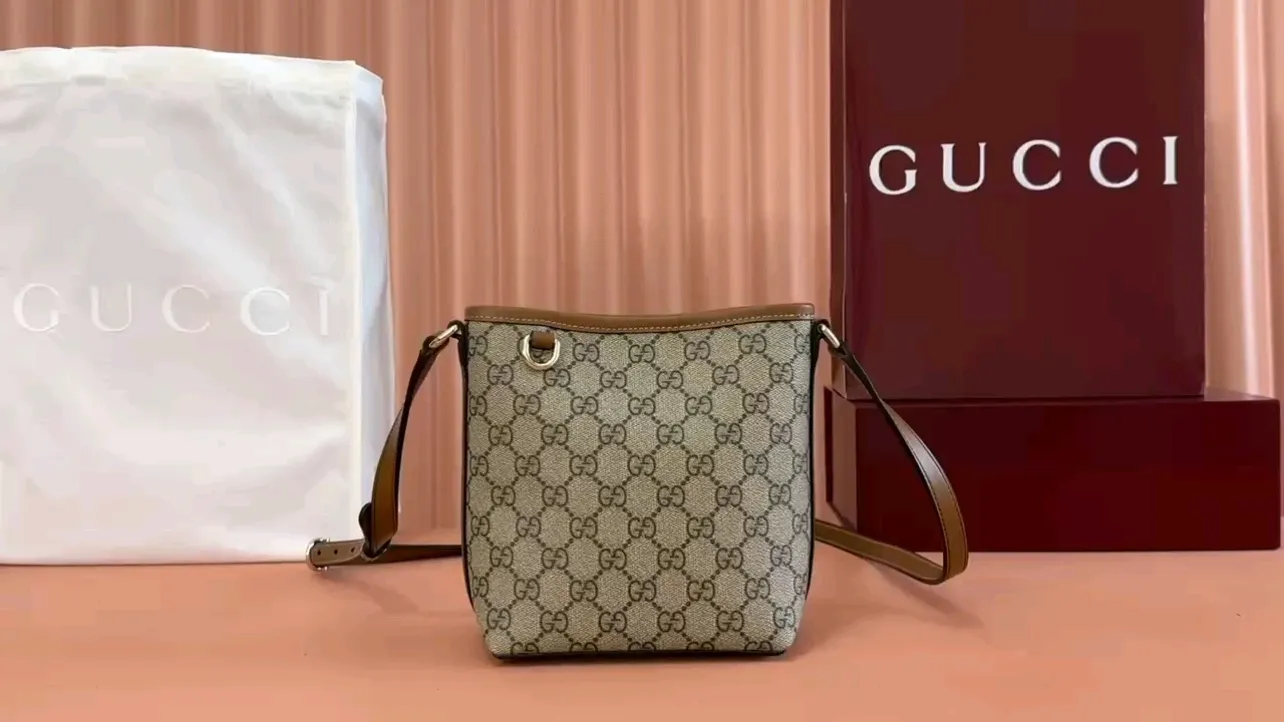 💋💋💋【New Product】GG Emblem series slim bucket bag, original leather, model: 847090. Combination short video