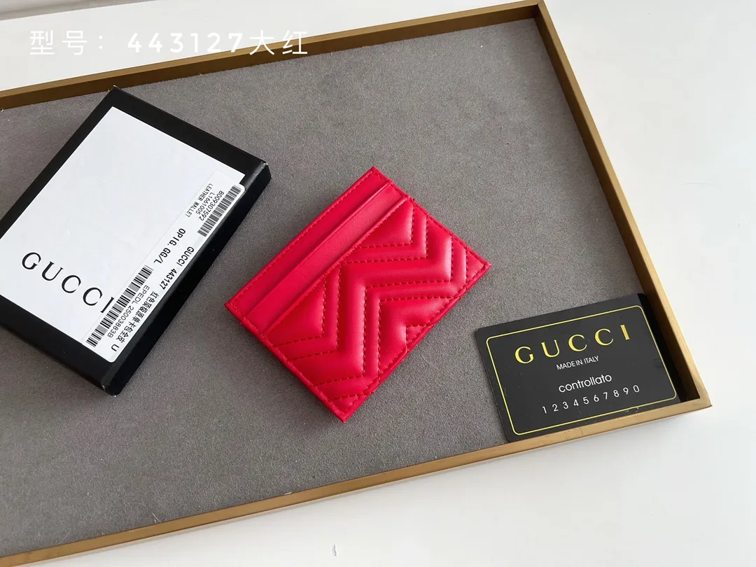 💰100 top original 💎 Full card bag # GUCCI new women's card bag. GG Marmont card holder. Made of calfskin, quilted humanoid pattern and crafted with top-grade overseas hardware. GG Marmont card holder! Style number: 443127 full leather size: 10x7cm
