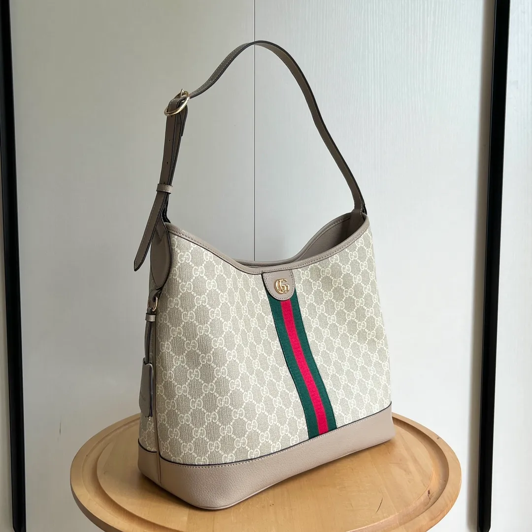 Actual shot #💰300 Model 781392 Large Size 34/32/17cm Gucci Ophidia hobo underarm bag Today’s aura is given by hobo! ! ! This bag really blends into daily life, casual and fashionable. The bag has a large capacity but is light and compact, which can be very suitable for daily outings. The shoulder straps are longer than ordinary armpit bags and can be adjusted. I fell in love at first sight and can be used fashionably at the same time!