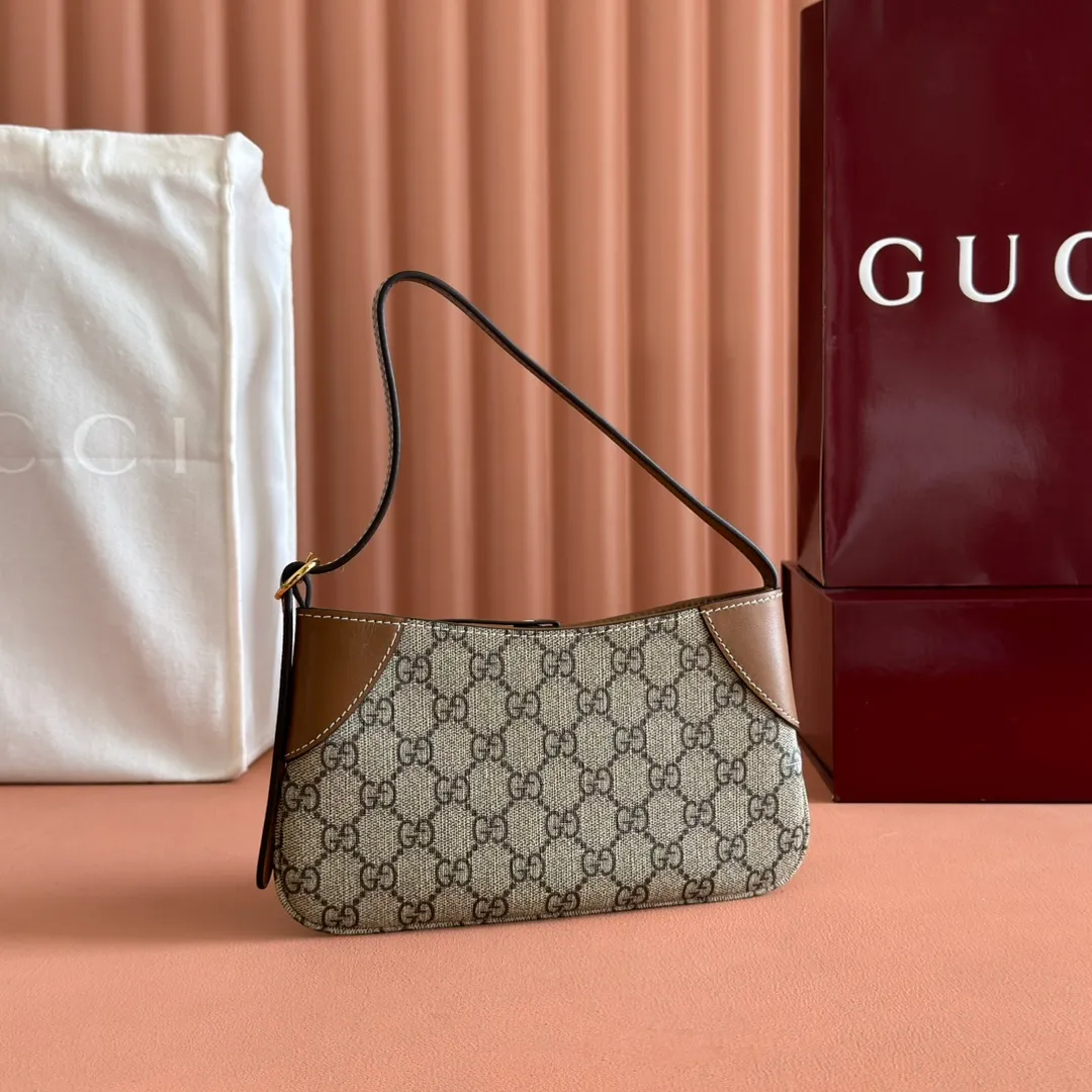 p800. 💋💋💋【Configured with full package at counter】The GG Emblem series reinterprets the brand's timeless elegance and exquisite craftsmanship. This light pink shoulder bag is crafted from GG Monogram coated fabric. This piece is trimmed with leather piping and has a zip fastening. Light pink GG Monogram coated fabric Pink leather trim Web taffeta lining Adjustable shoulder strap (20 cm high) Zipper fastening with leather zip puller Model: 820696. Size: 19-23 cm (width) x 13 cm (height) x 2 cm (depth) Weight: about 150 grams Color: brown pvc/original leather. Made in Italy