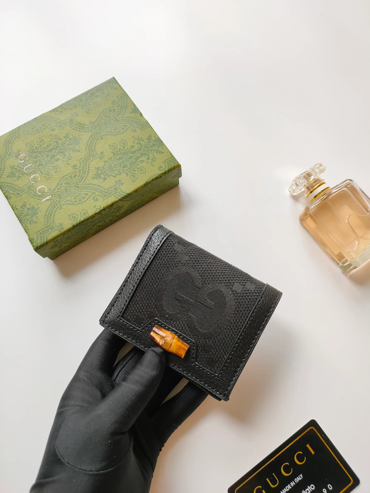 💰140💰Card holder~The wallet adopts a unique bamboo lock design, which highlights the design beauty of 𝗚𝘂𝗰𝗰𝗶, and is made of original factory calfskin! Size: 11x9x3.5cm Model: 658244