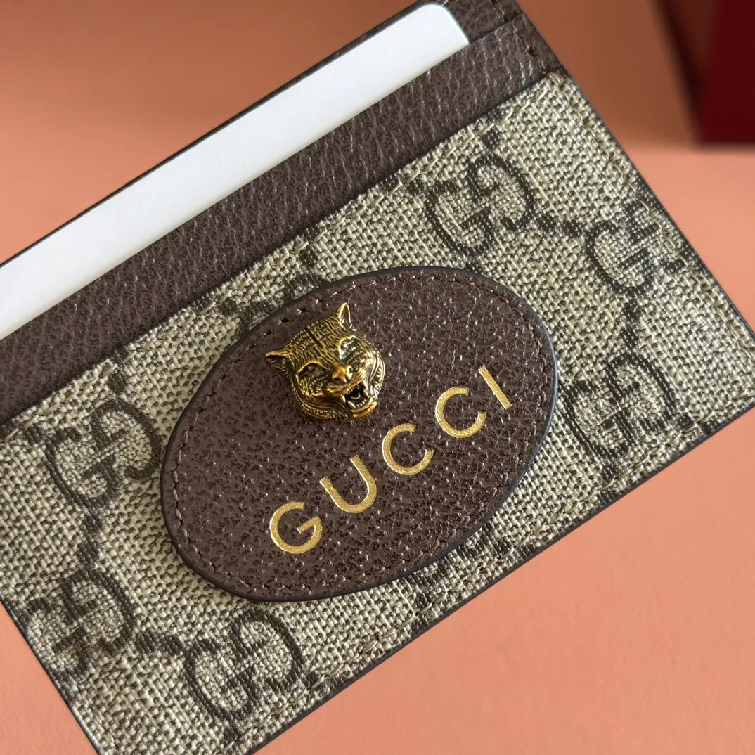 p280. 📣📣📣 [Original leather accessories🌈 Equipped with full set of packaging at the counter]🔥🔥 Top-quality products from G family ✨Synchronized with the counter, original order quality! Bi-fold wallet, central decorative print 🐅 is one of Alessandro Michele's signature details. This bi-fold wallet is made of imported first-layer cowhide and GG high-grade artificial leather. The oil edges are made of thin water-oil, and the workmanship is fine. 💃🏼Model: 597557, size: 10*7.
