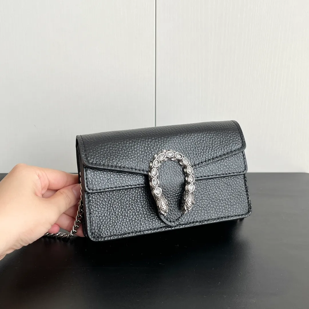 Real shot #💰280 Comes with box Model: 476432 Black leather Size: 16.5x10x4.5cm 𝙂𝙪𝙘𝙘𝙞 𝘿𝙞𝙤𝙣𝙮𝙨𝙪𝙨 𝙈𝙞𝙣𝙞 16.5 Xiaogujia’s entry-level small bag is recommended. It’s not worth mentioning. It’s a classic model that can be said to be the symbol of Xiaogujia. The classic mini Dionysian buckle is paired with calfskin. This bag has a very high appearance rate. It is simply a tool for daily wear and is very popular on the street❗️
