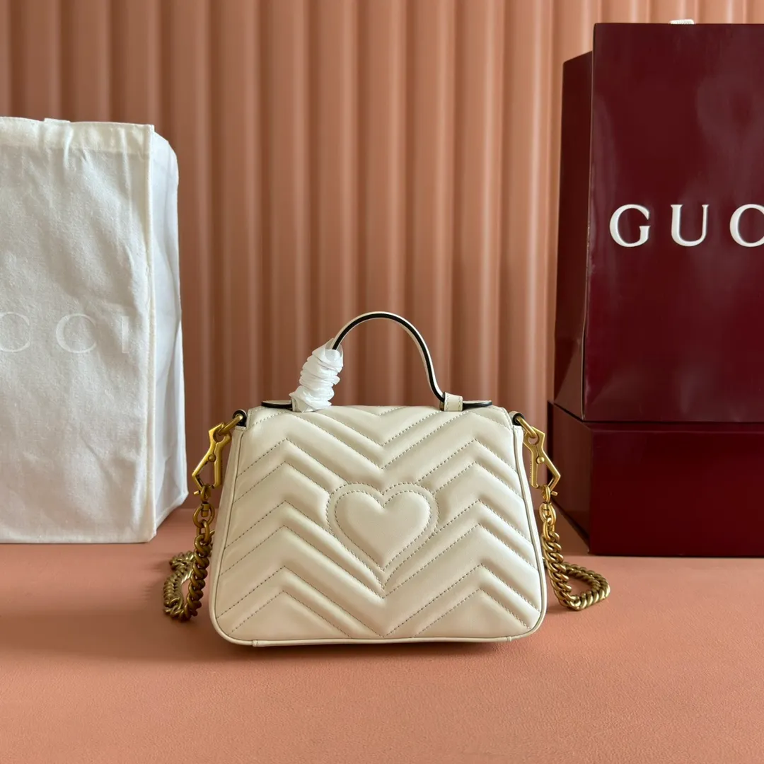 p1280. 📣📣📣【Original leather accessories🌈Full set of counter packaging】🔥🔥 ‼ ‼ "Marmont Italian Original Leather"‼ ‼ Have you picked up the addictive Gucci bags? The elegant and exquisite design of the GG Marmont series has captured the hearts of many girls! At the same time, it is also a must-have versatile item for global experts! Super awesome! Model: 547260. Size: 21*15.5*8. Color: off-white