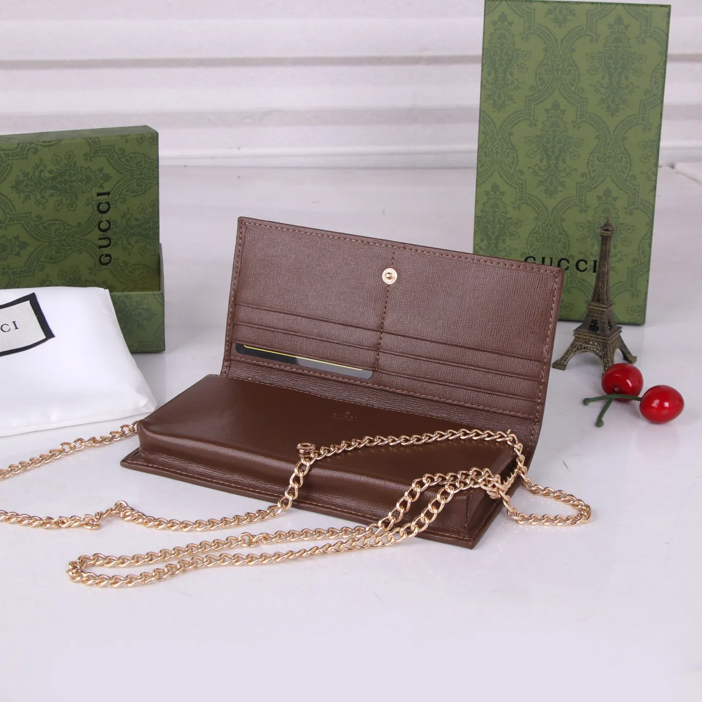 💰180 Style number: 99261 Brand: GUCCl Color: Brown White Size: 19*10*4 Description: GUCCi 2020 new 1955 saddle buckle Woc ready-made exclusive photo shoot, mobile phone. card. lipstick. key... you must bring small items in one package, and there is a zipper compartment. You can also use it as a handbag by removing the chain.