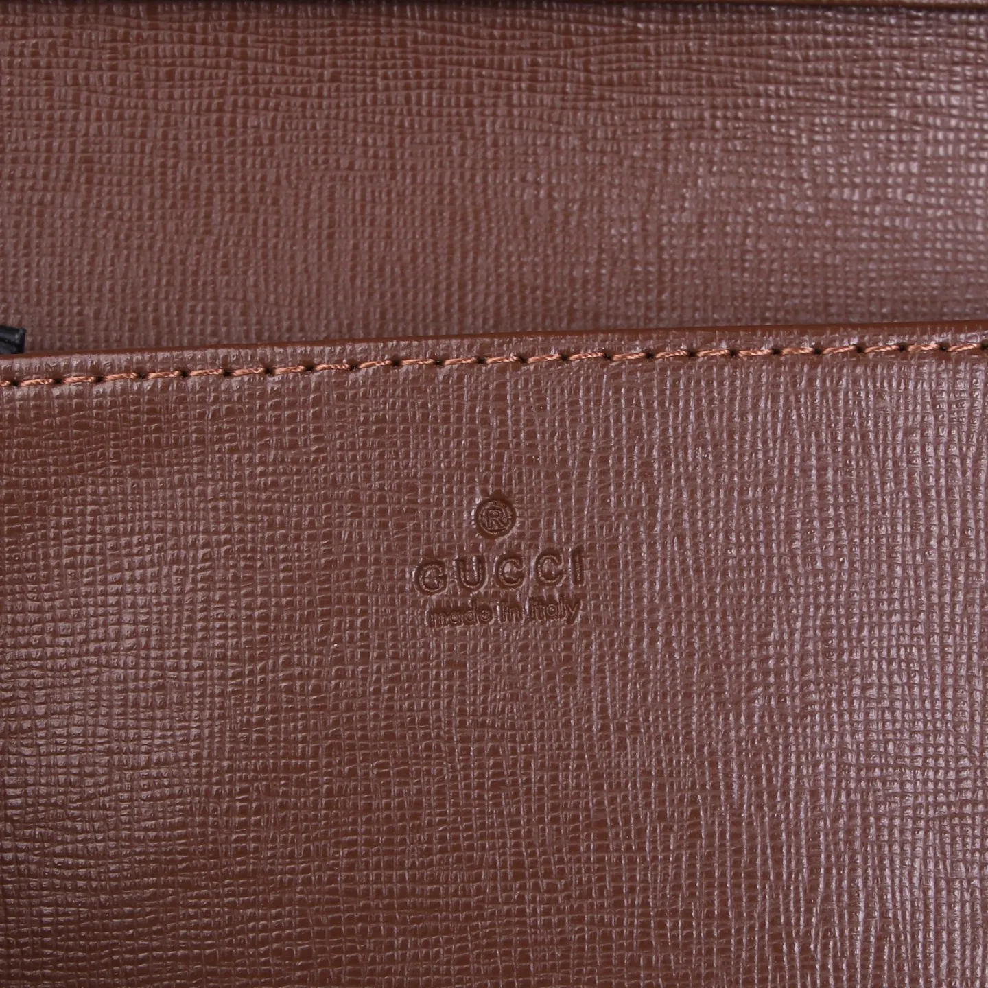 💰180 Style number: 99261 Brand: GUCCl Color: Brown White Size: 19*10*4 Description: GUCCi 2020 new 1955 saddle buckle Woc ready-made exclusive photo shoot, mobile phone. card. lipstick. key... you must bring small items in one package, and there is a zipper compartment. You can also use it as a handbag by removing the chain.