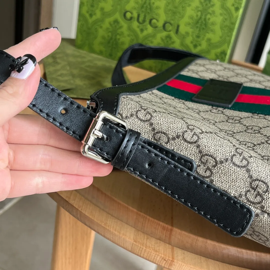 Actual shot #💰260 Style number: 387111 Size: 27*28*4cm Gucci GG Ophidia printing series men's crossbody bag, full of space, suitable for daily business travel, contains an inner pocket for mobile phones and an inner pocket with zipper, this bag is very convenient and practical for daily work and study! It is one of the must-have items for men who like to be a little more low-key.