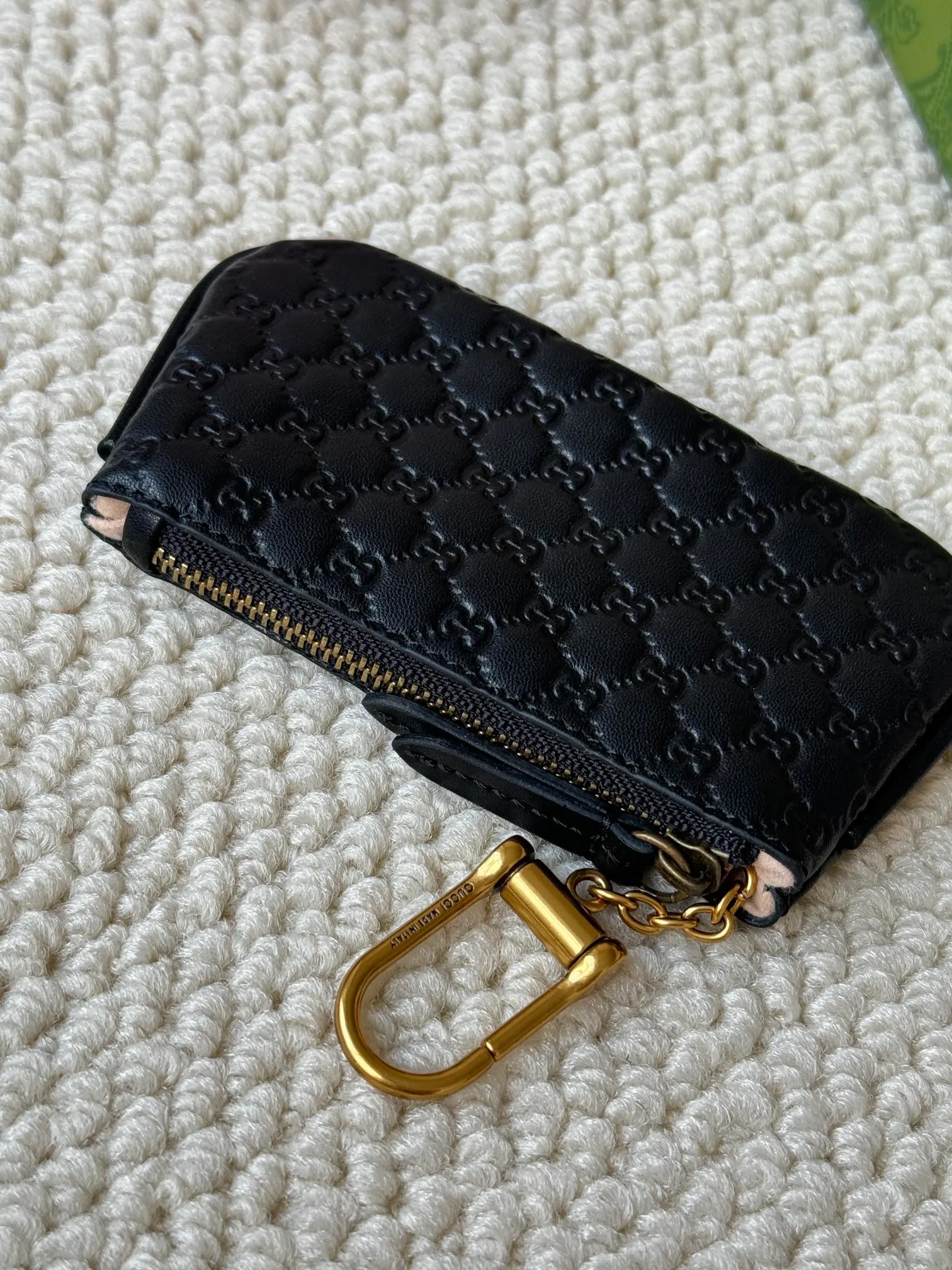 💰140 gucci new small coin purse ~ lipstick bag! Cowhide embossed small print and exquisite original factory hardware! Flexible and unique hook buckle, small and exquisite, with great effect. Model: 671722, size: 12x7.5x1.5cm.