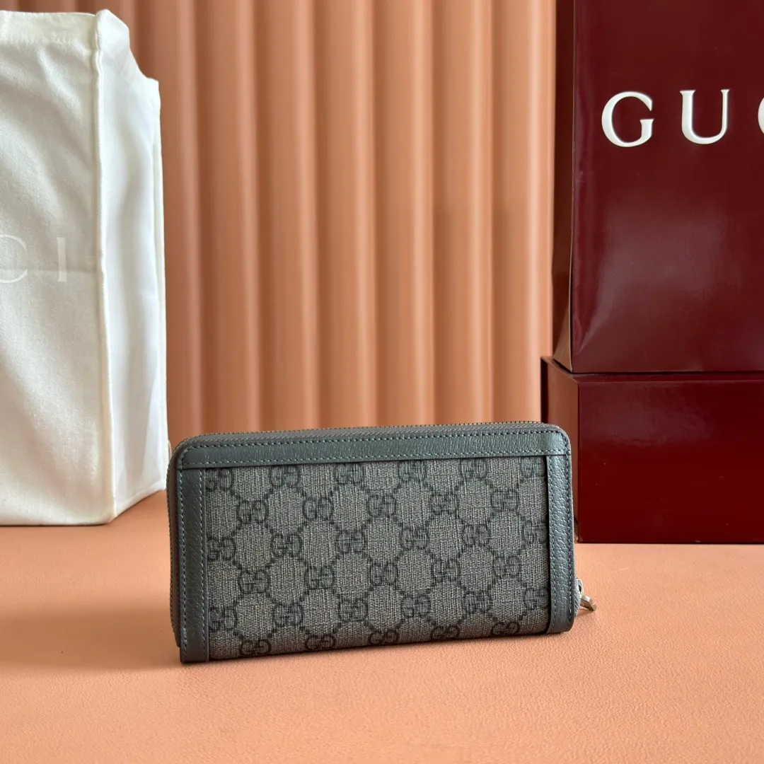 p480. 📣📣📣【Original leather accessories🌈(Cdfmall Sanya Duty Free Store Handbag)🔥🔥 The Ophidia series wallet combines the iconic double G details with the gray and black GG Supreme canvas, paying tribute to the origin of the Gucci brand through timeless matching techniques. This accessory echoes the endless retro sentiment of the Ophidia series items. Model: 706844 Size: 19*10.5*2.5 Color: gray leather/PVC.