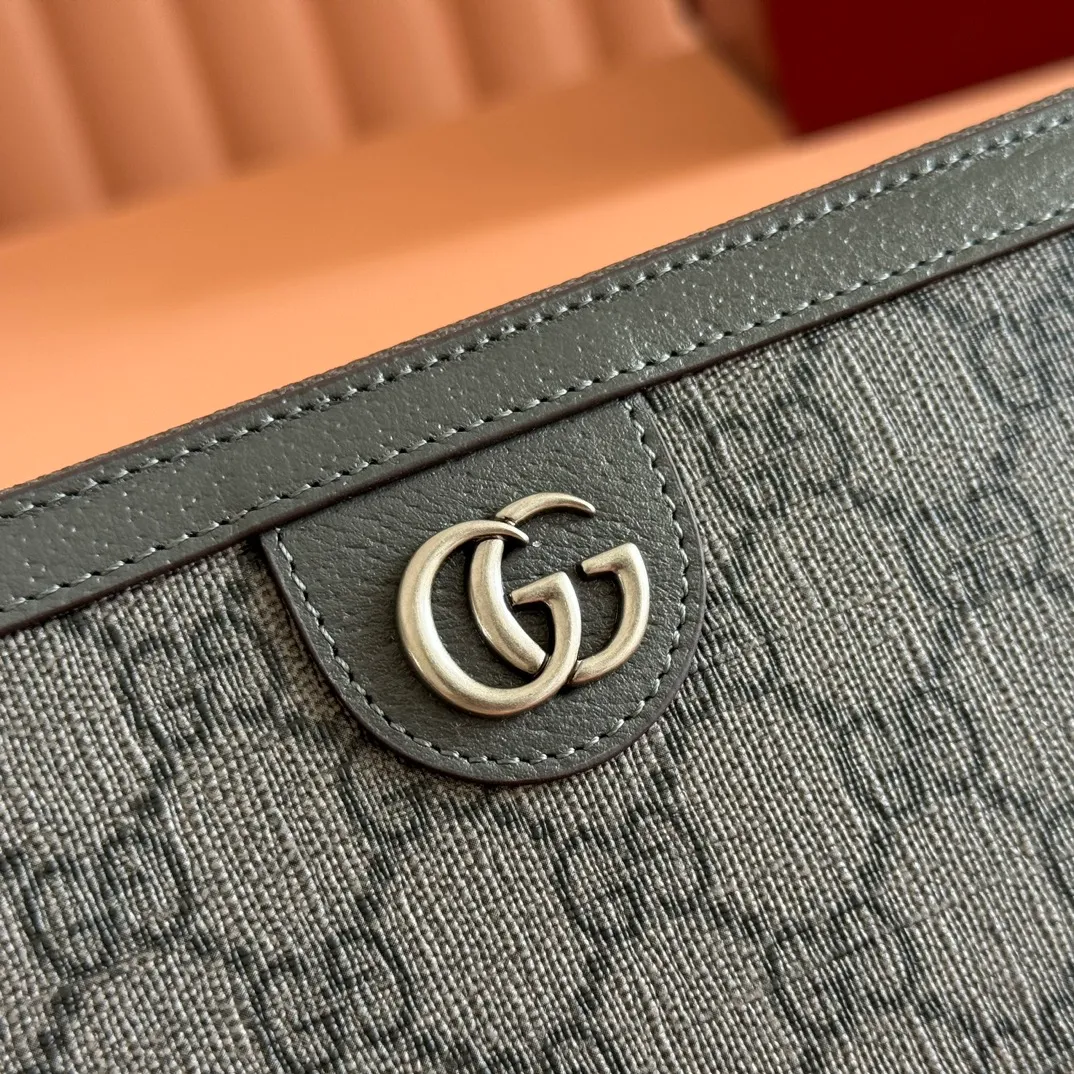 p480. 📣📣📣【Original leather accessories🌈(Cdfmall Sanya Duty Free Store Handbag)🔥🔥 The Ophidia series wallet combines the iconic double G details with the gray and black GG Supreme canvas, paying tribute to the origin of the Gucci brand through timeless matching techniques. This accessory echoes the endless retro sentiment of the Ophidia series items. Model: 706844 Size: 19*10.5*2.5 Color: gray leather/PVC.
