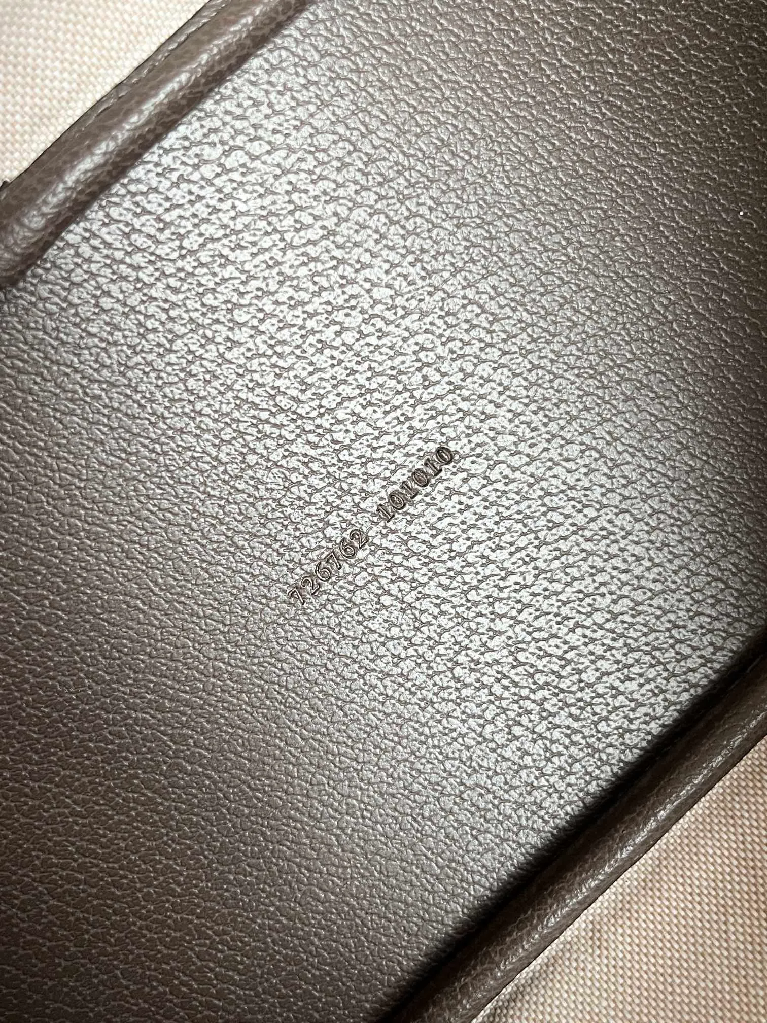 Actual shot #💰260 Style number: 726762 coffee Size: 26✖️22✖️12 Gucci small tote bag ophidia series! Sisters who have been carrying children's bags before but are too embarrassed to carry them, just close your eyes and rush to this one. The adult version of the mini tote bag 🥹 is perfect for spring and summer. It can also be used as a mommy bag ~ It is very convenient to hang a stroller for walking upstairs and downstairs! !